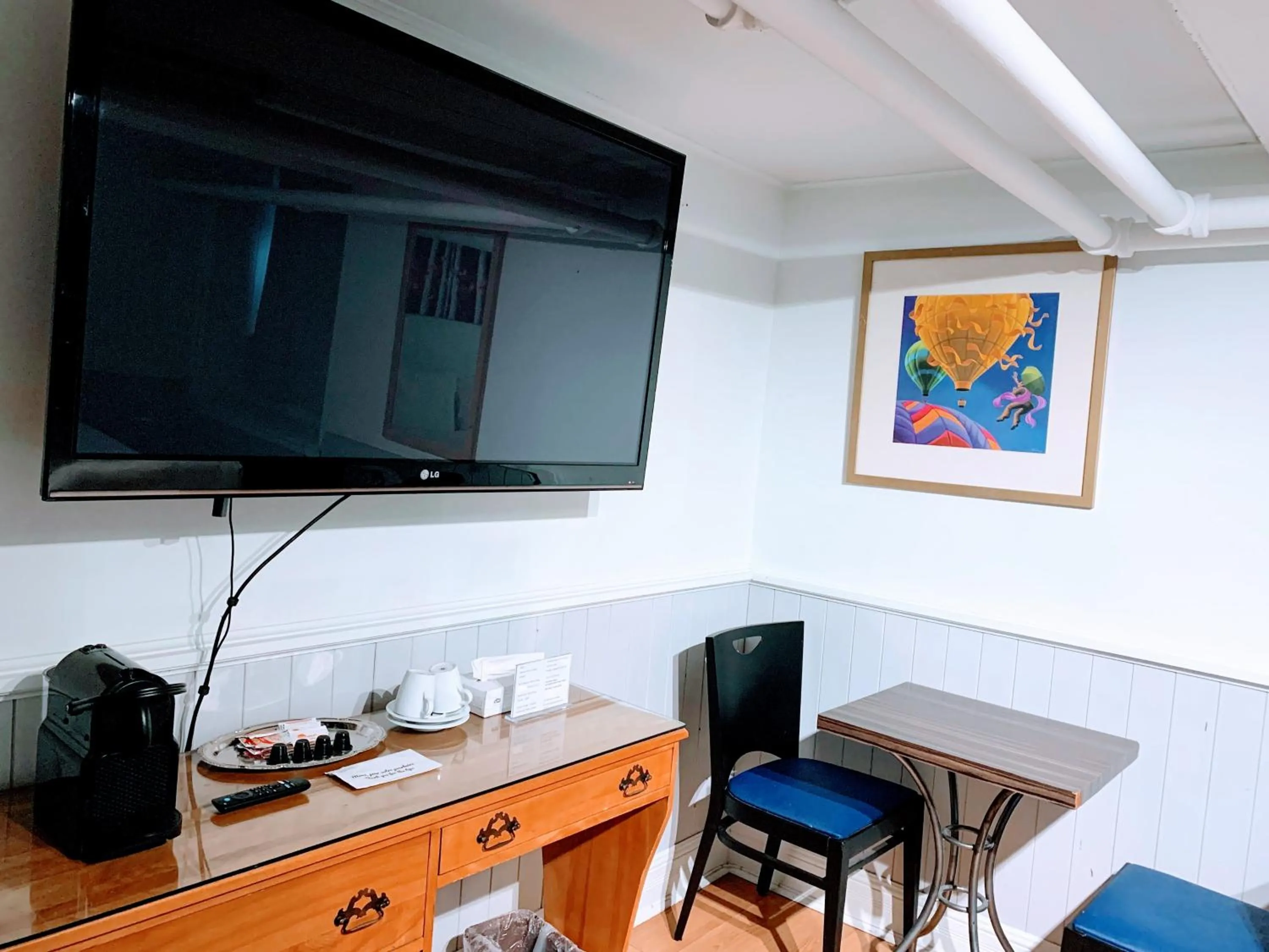 TV and multimedia in Manoir Sainte Genevieve