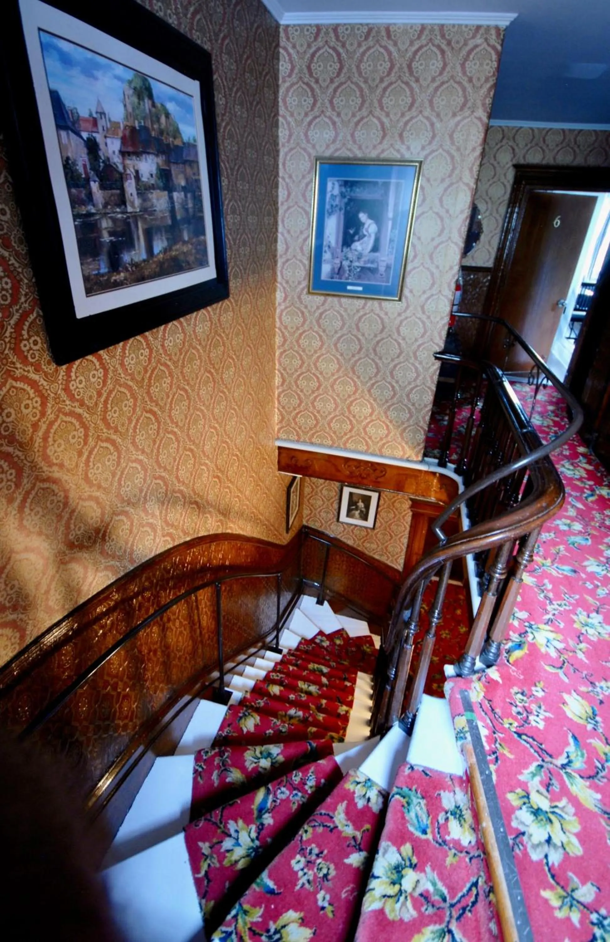 hair dresser, Bed in Manoir Sainte Genevieve