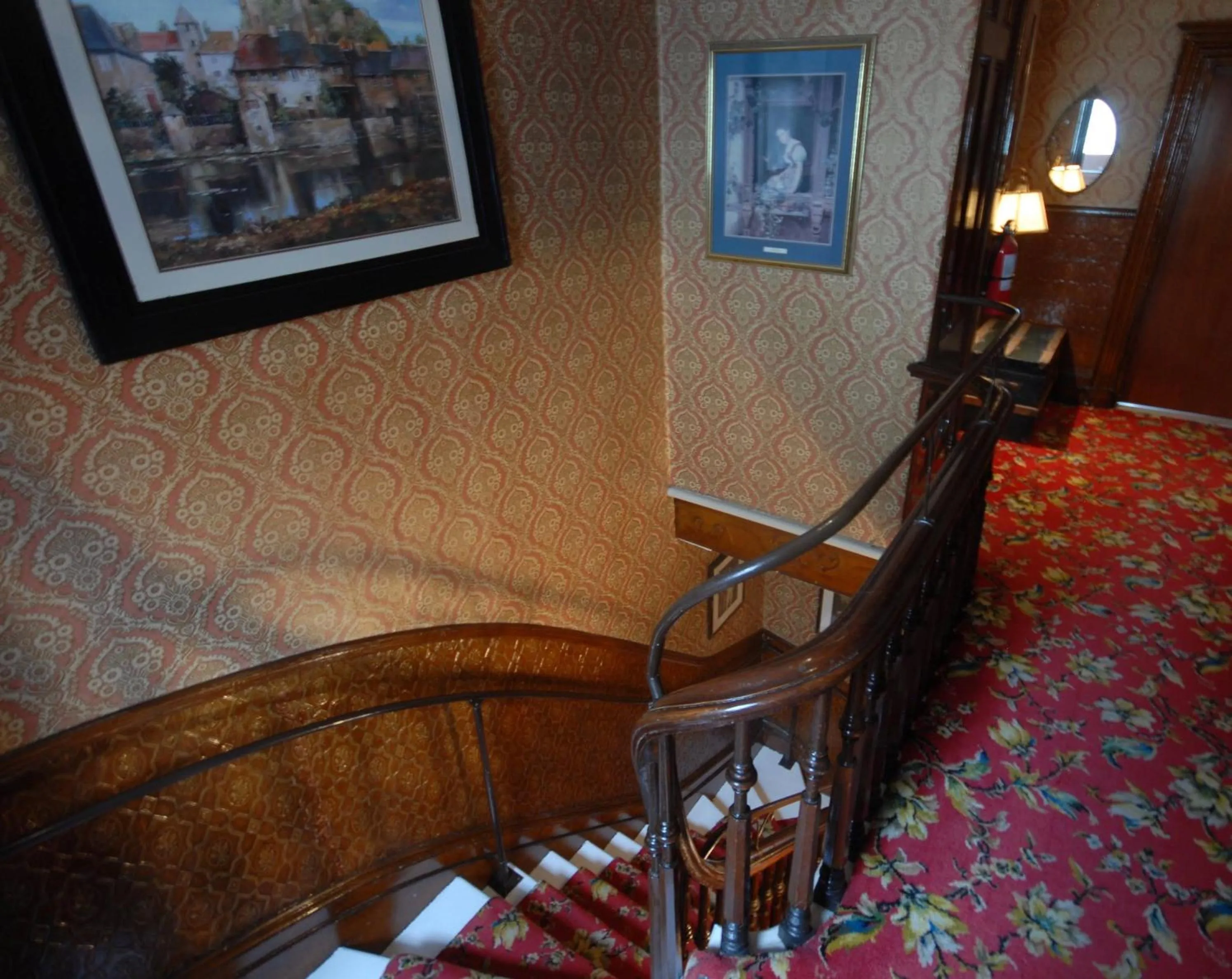 hair dresser in Manoir Sainte Genevieve