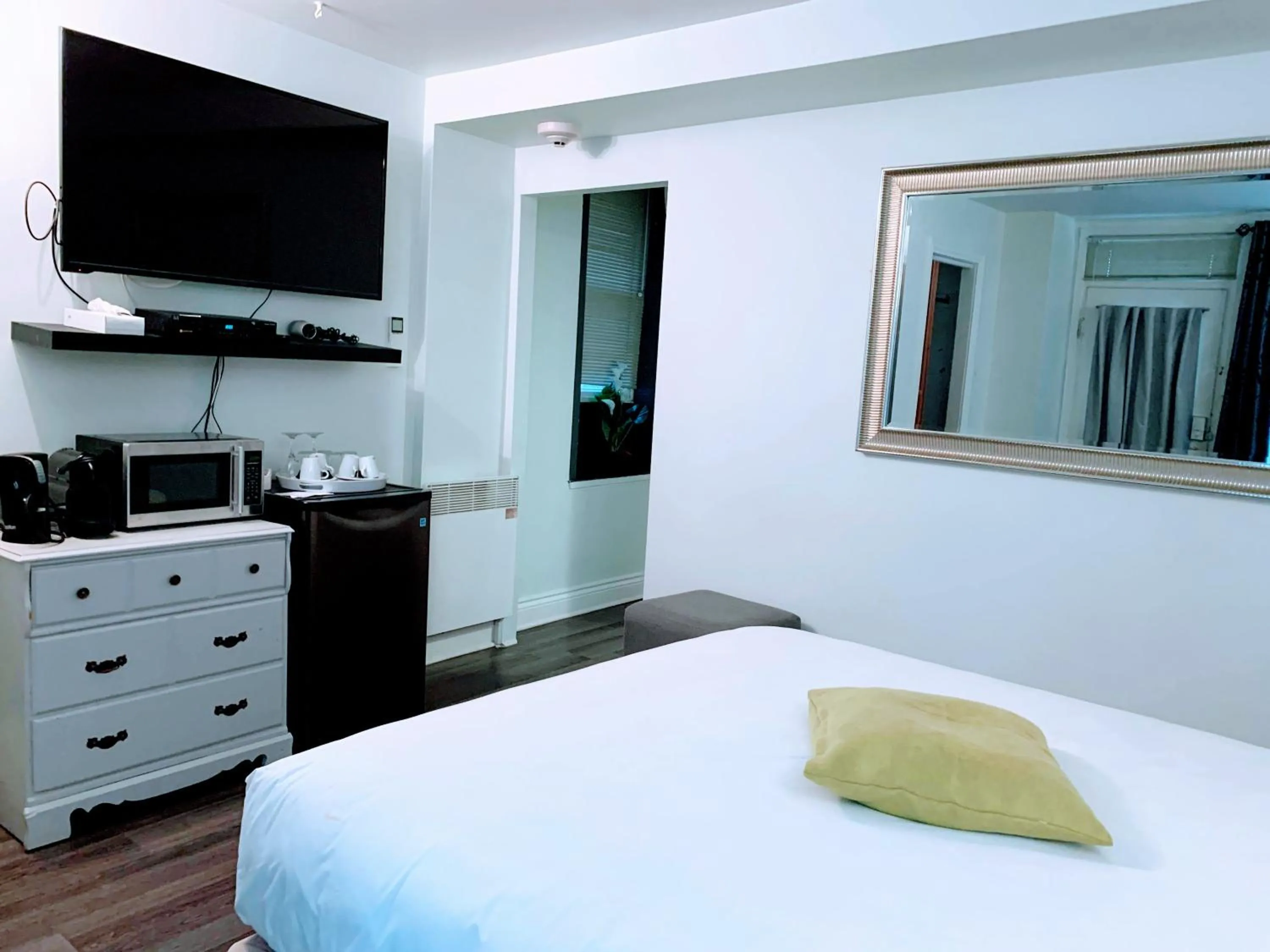 TV and multimedia, Bed in Manoir Sainte Genevieve