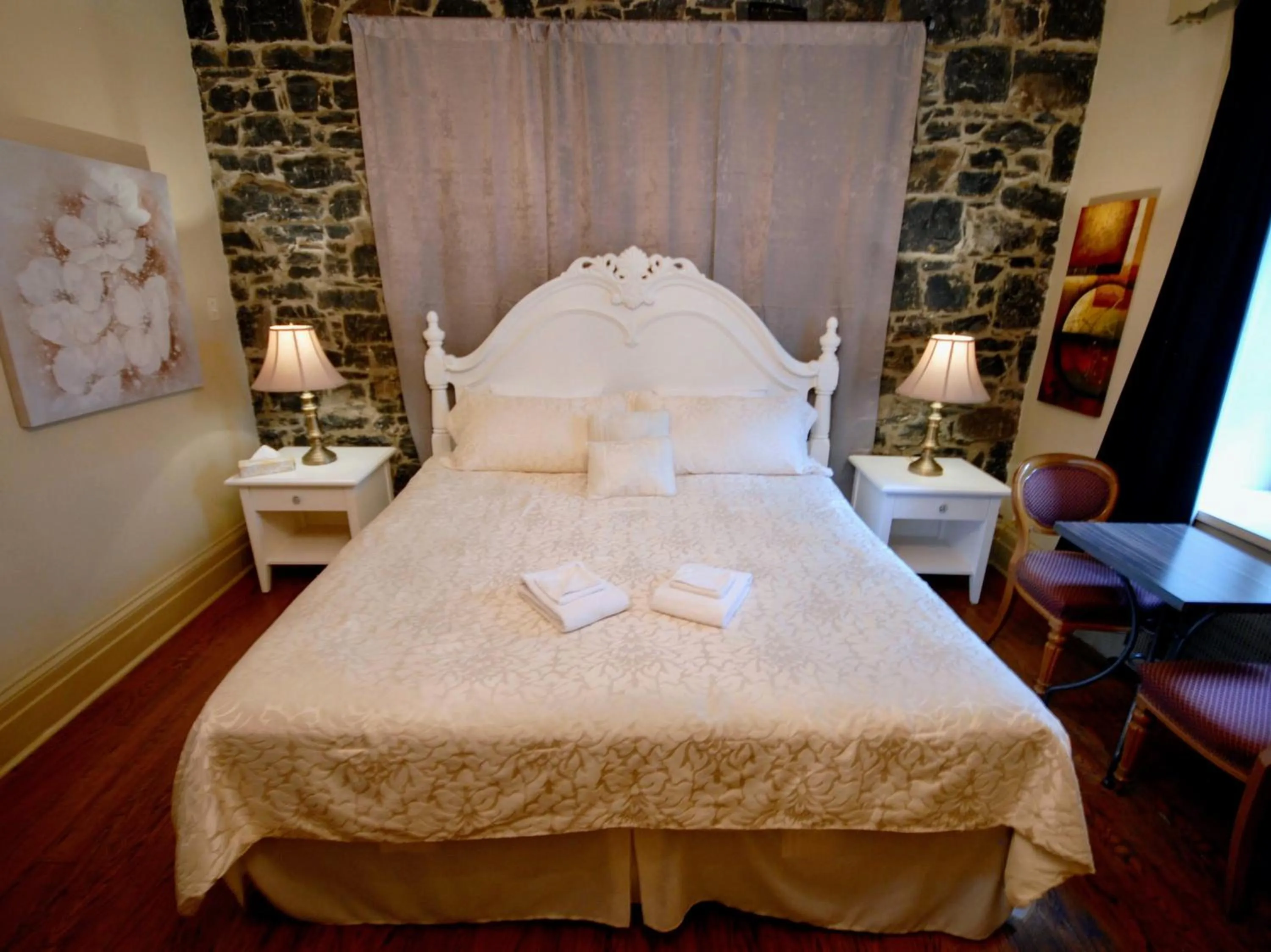 Bed in Manoir Sainte Genevieve