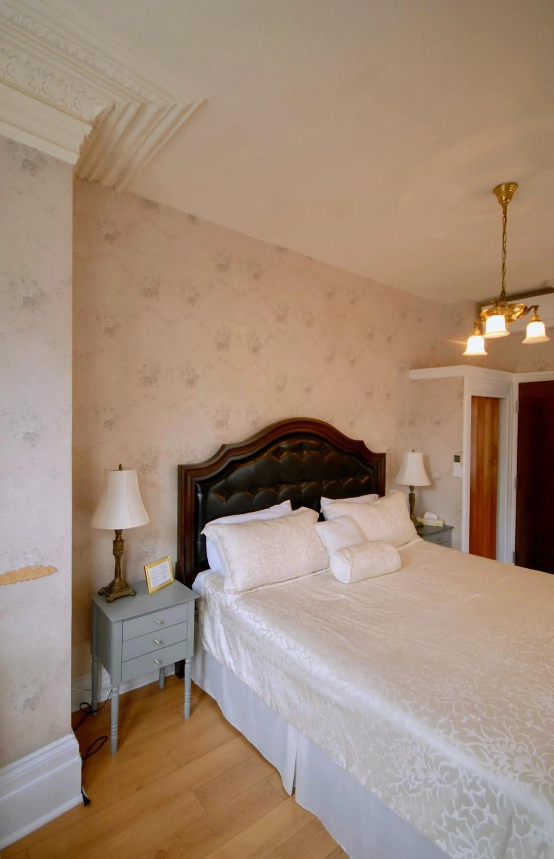 Bed in Manoir Sainte Genevieve