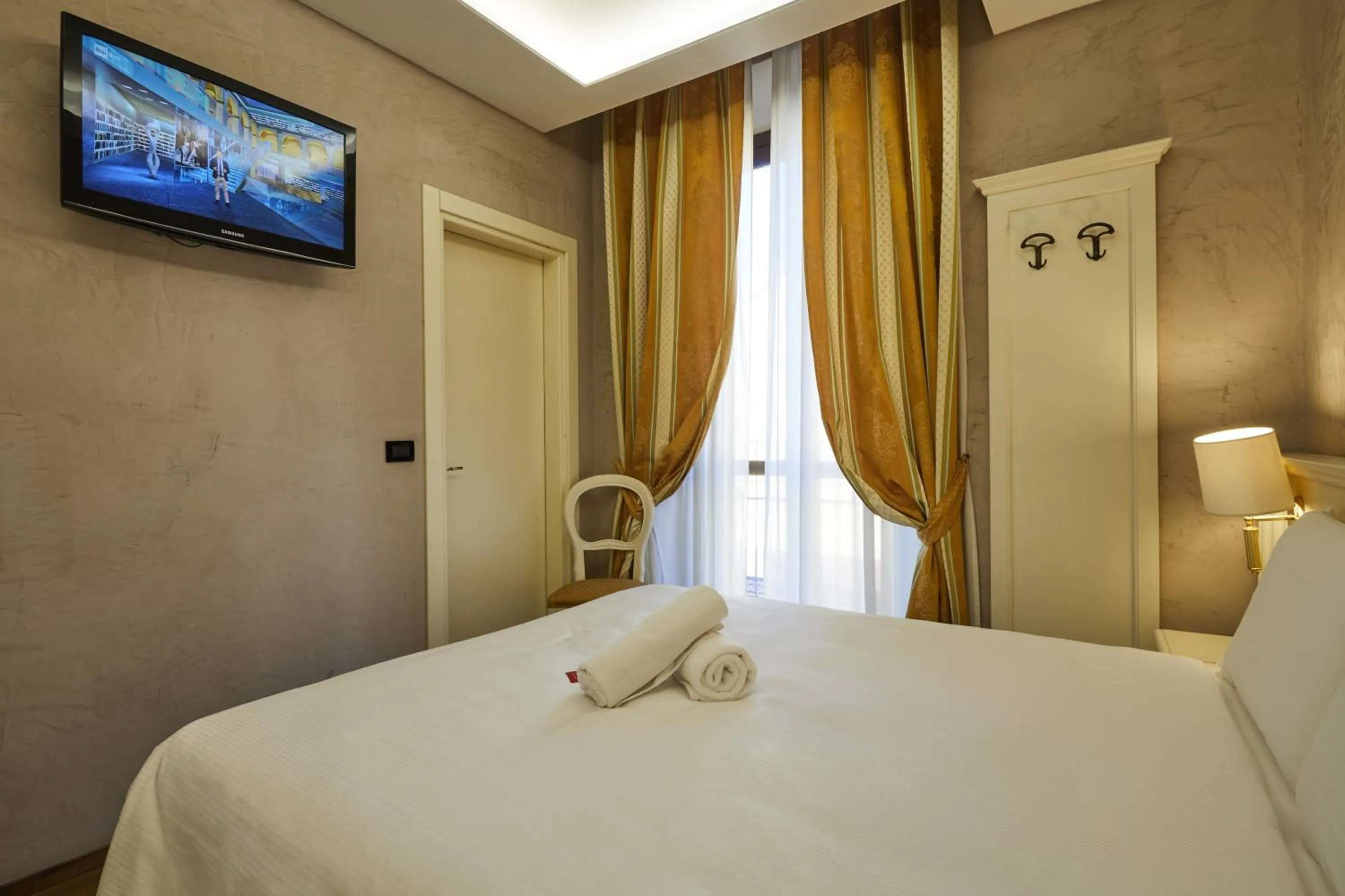 Bed in Hotel Galimberti