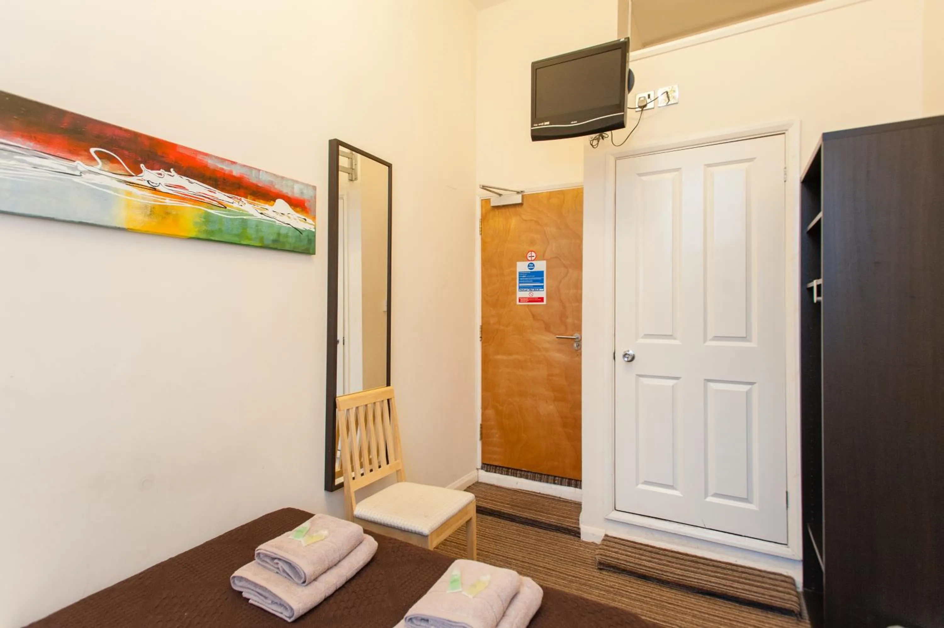 Bedroom in New Market Ale House