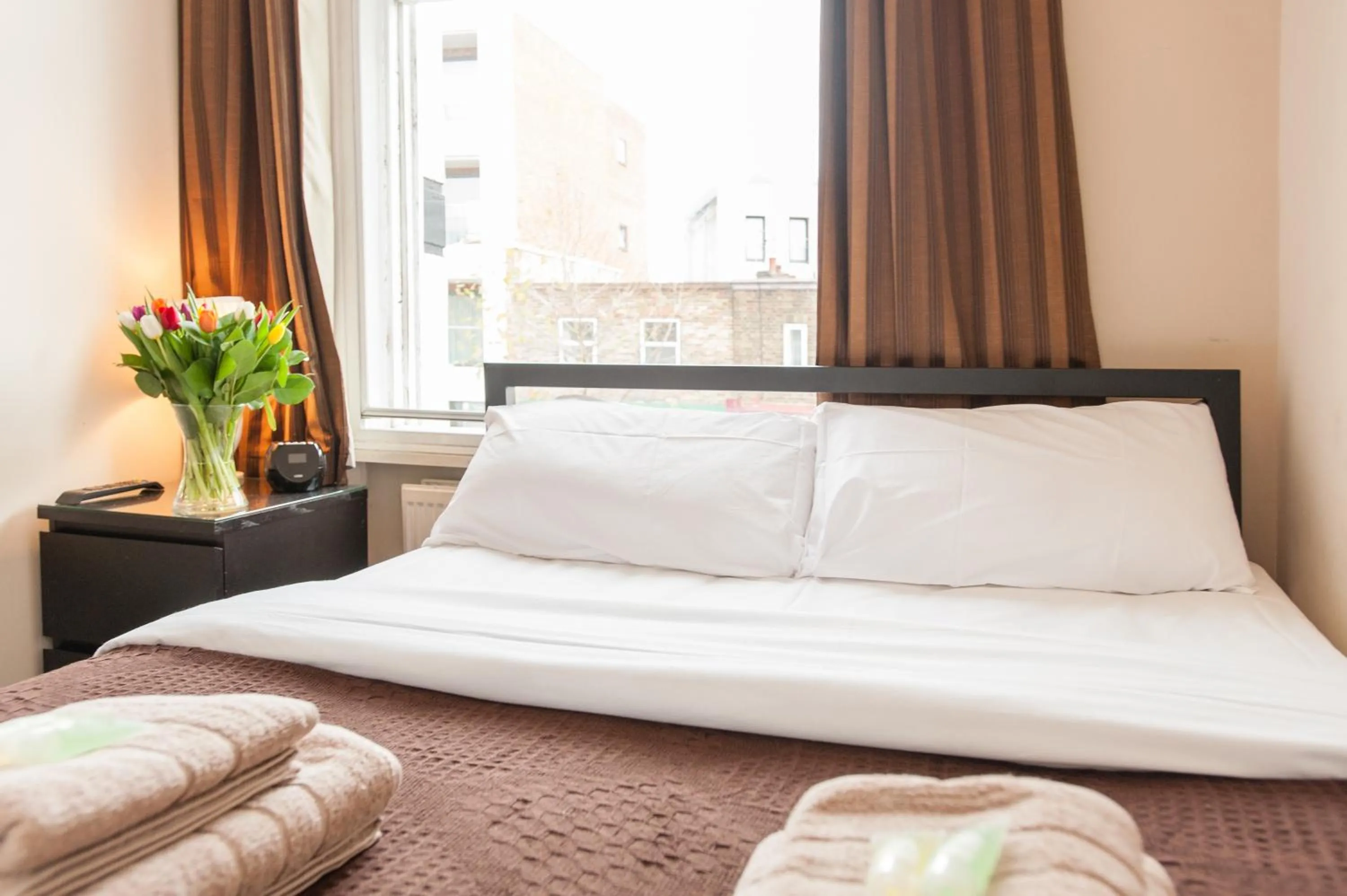 Bedroom in New Market Ale House