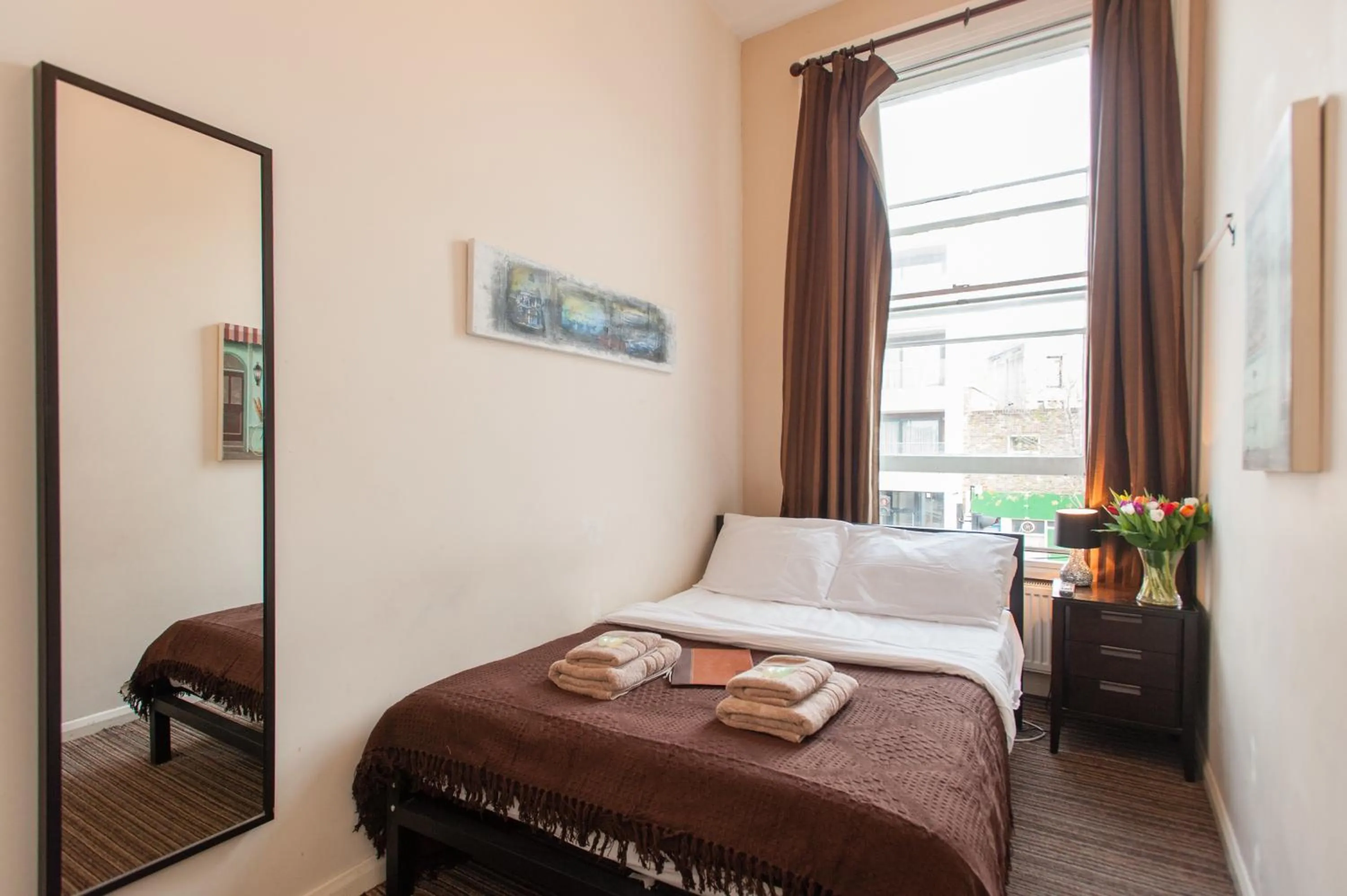 Bedroom in New Market Ale House