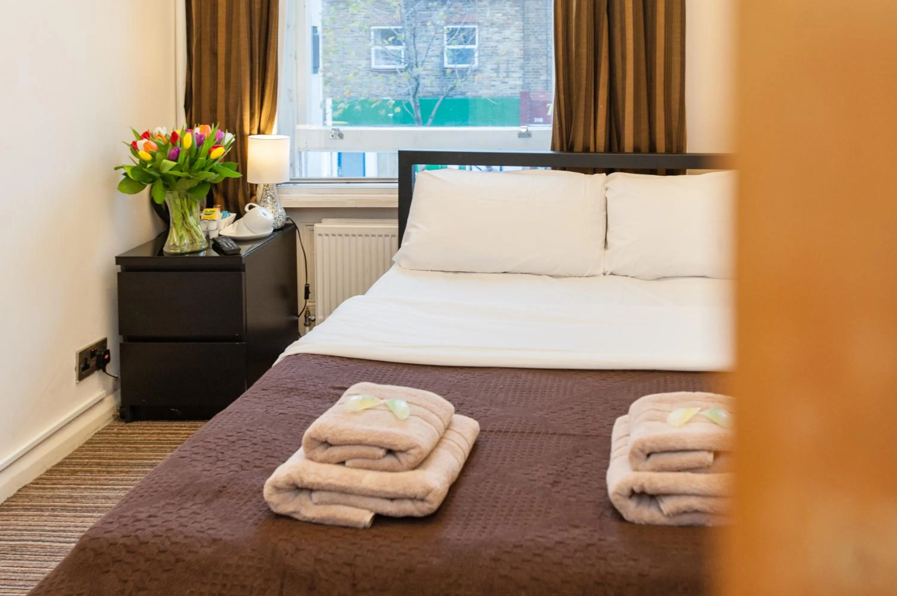 Bedroom in New Market Ale House