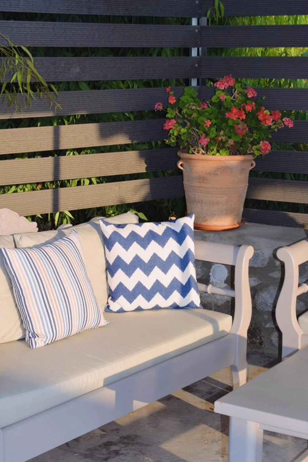 Seating area in Kastro Maini