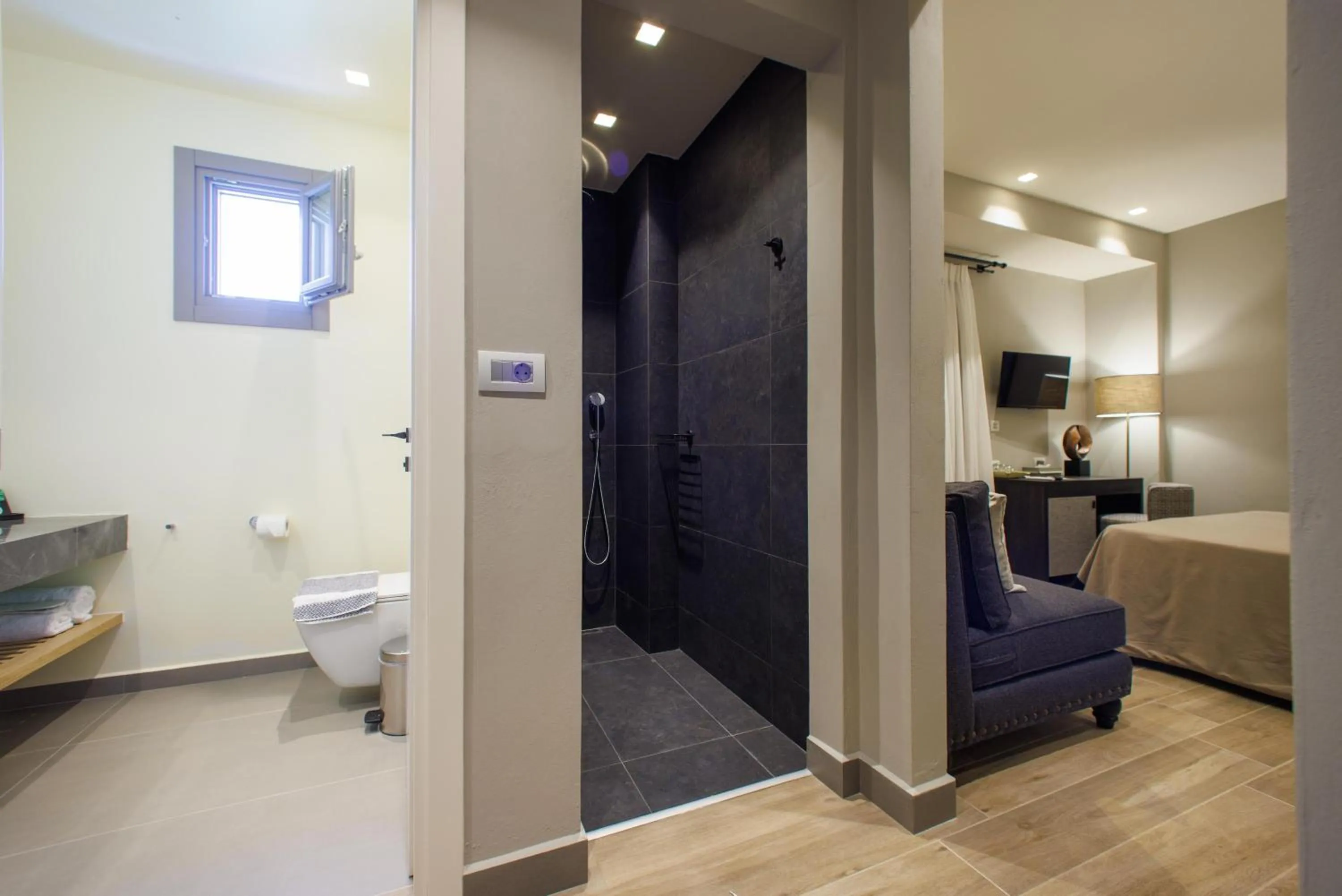 Bathroom, Bed in Kastro Maini