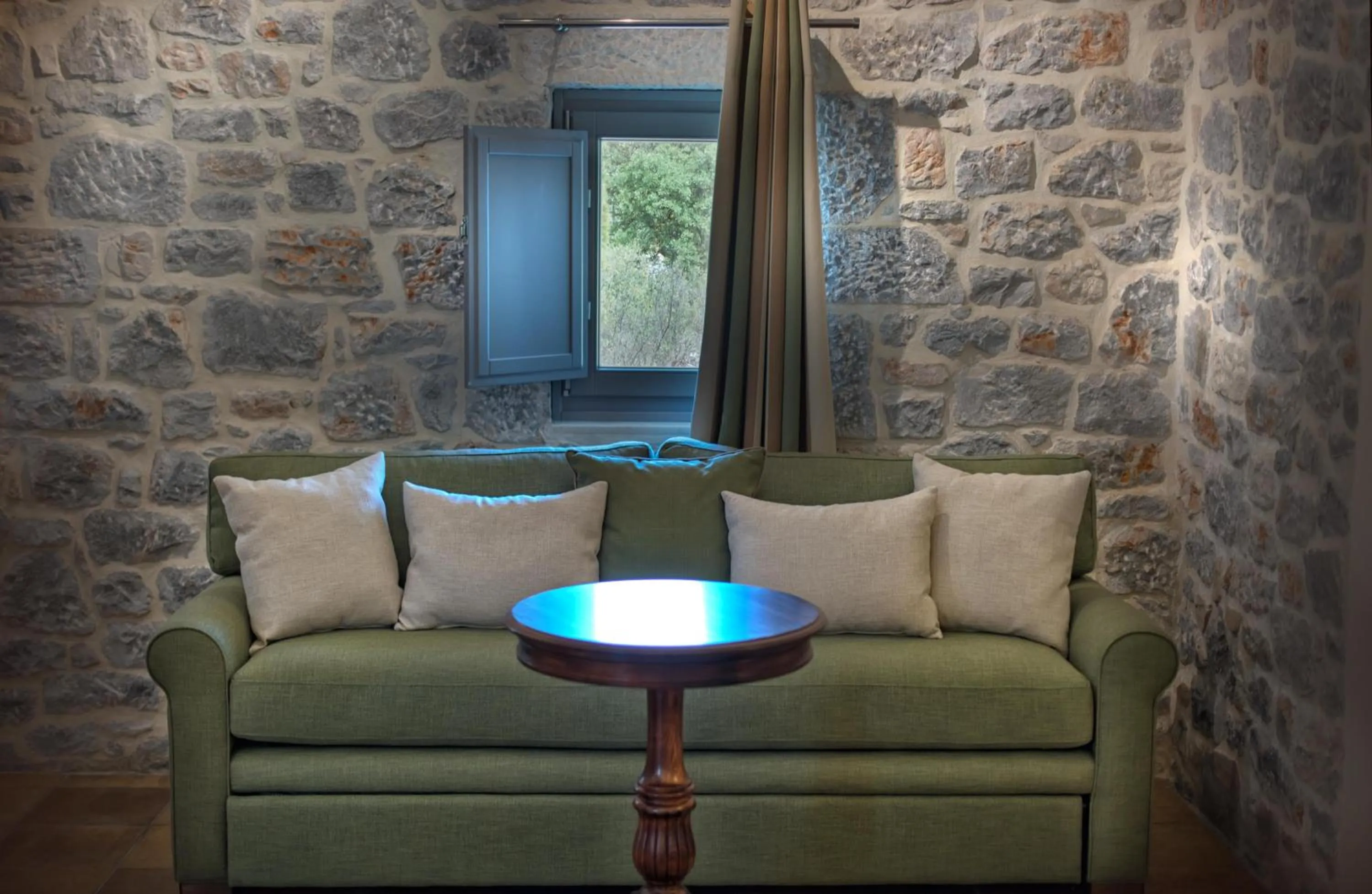 Seating area in Kastro Maini