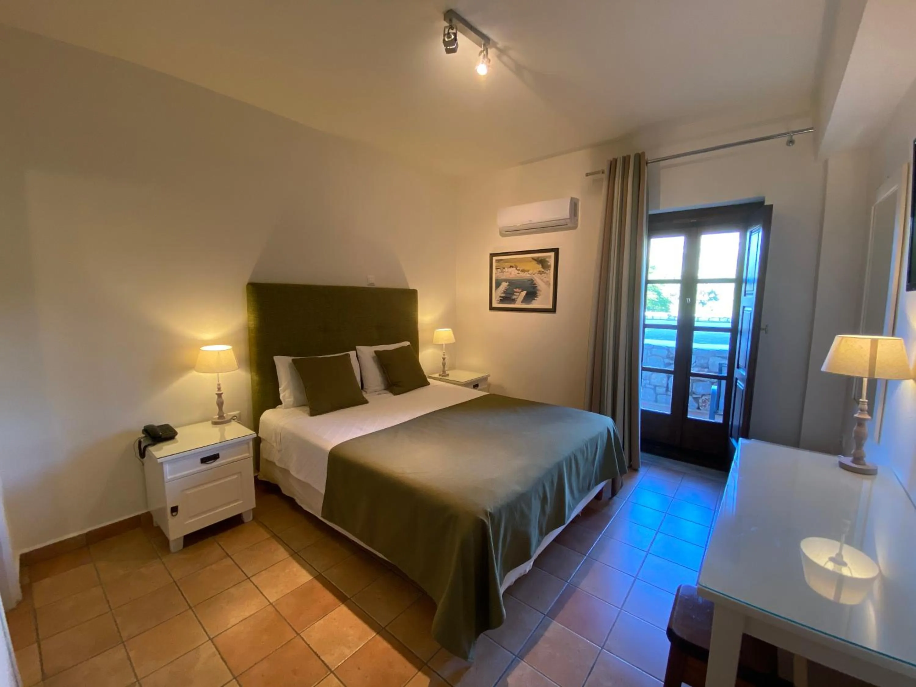 Photo of the whole room, Bed in Kastro Maini