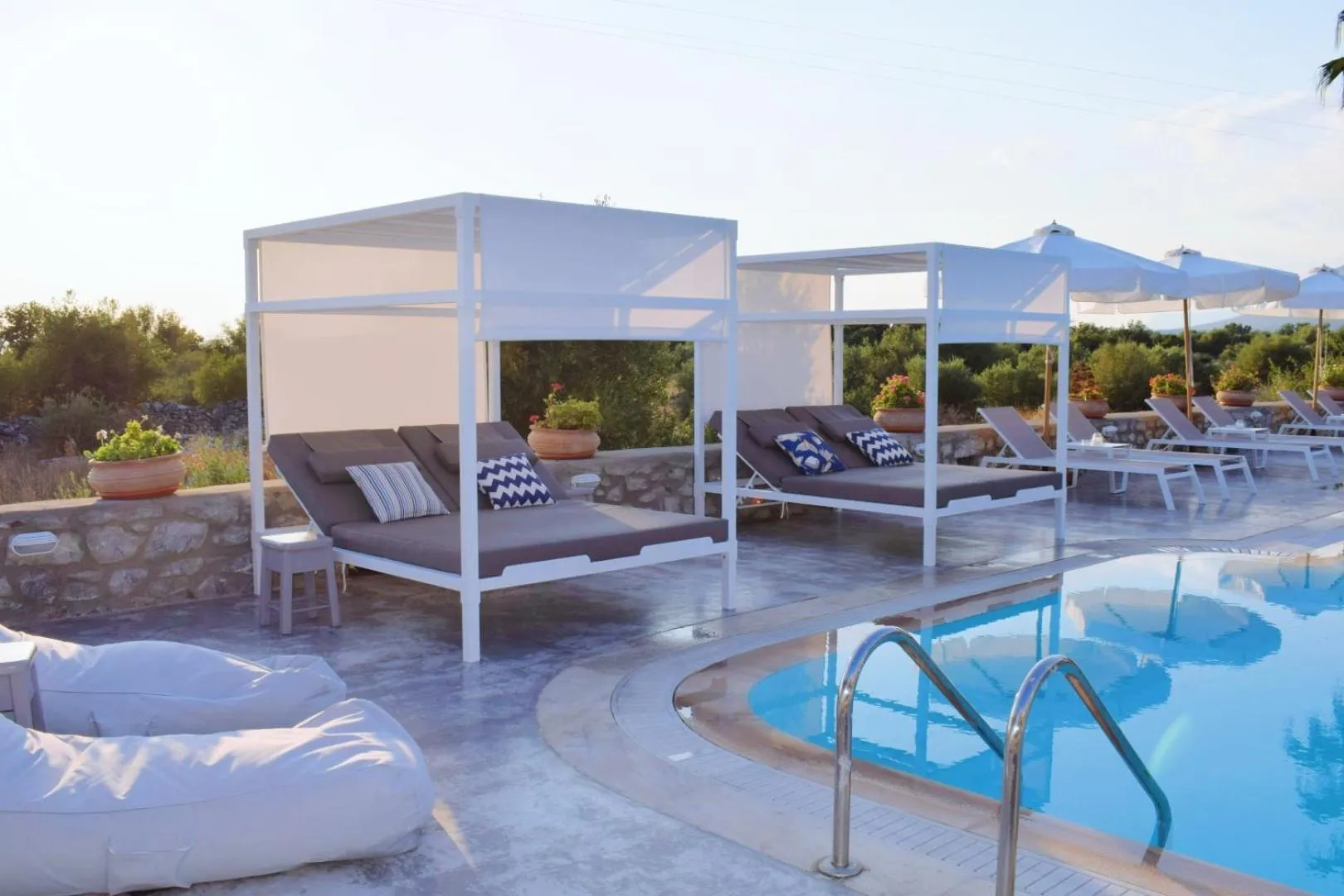 Swimming pool in Kastro Maini