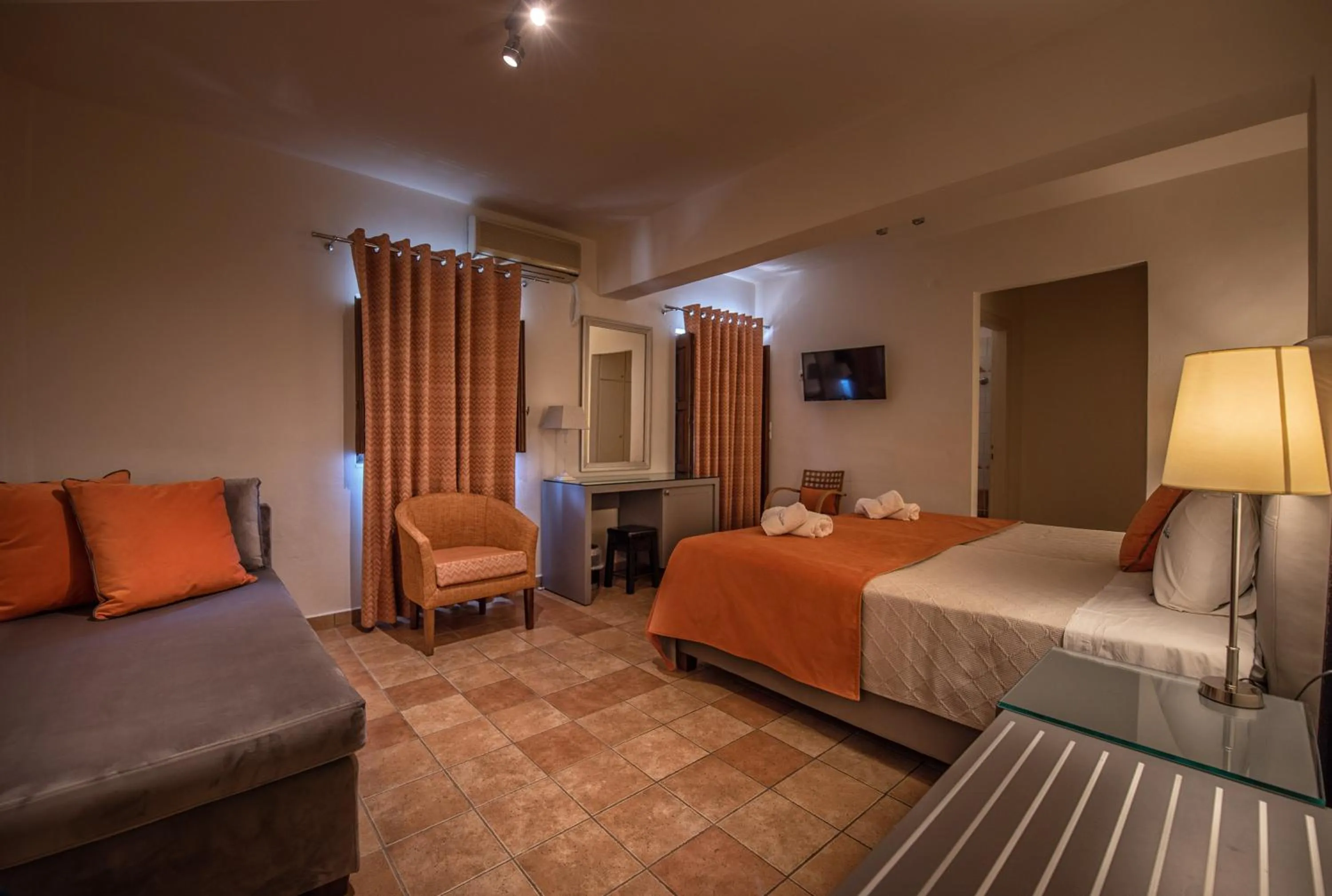 Photo of the whole room, Bed in Kastro Maini