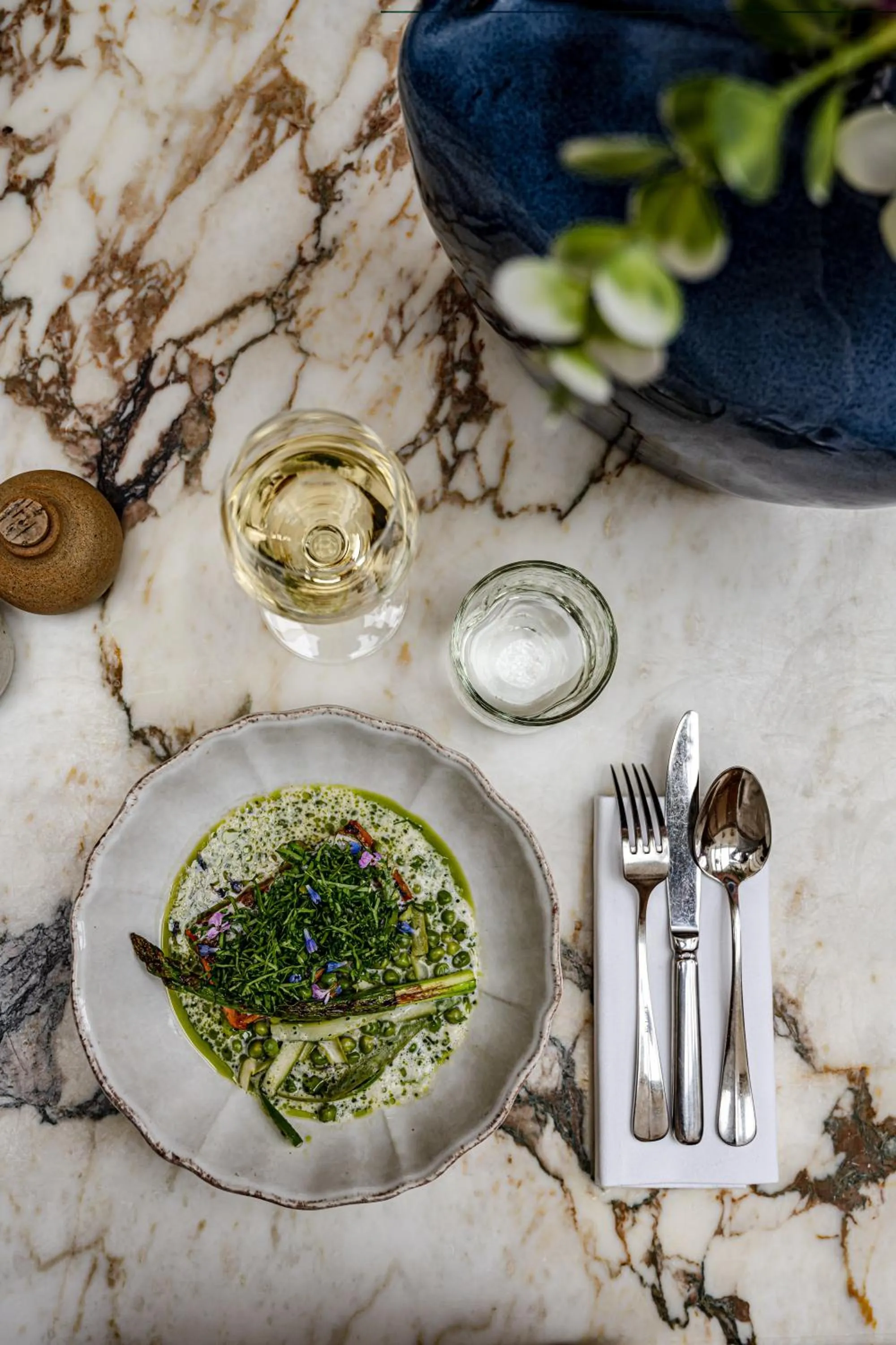 Restaurant/places to eat in Cowley Manor Experimental