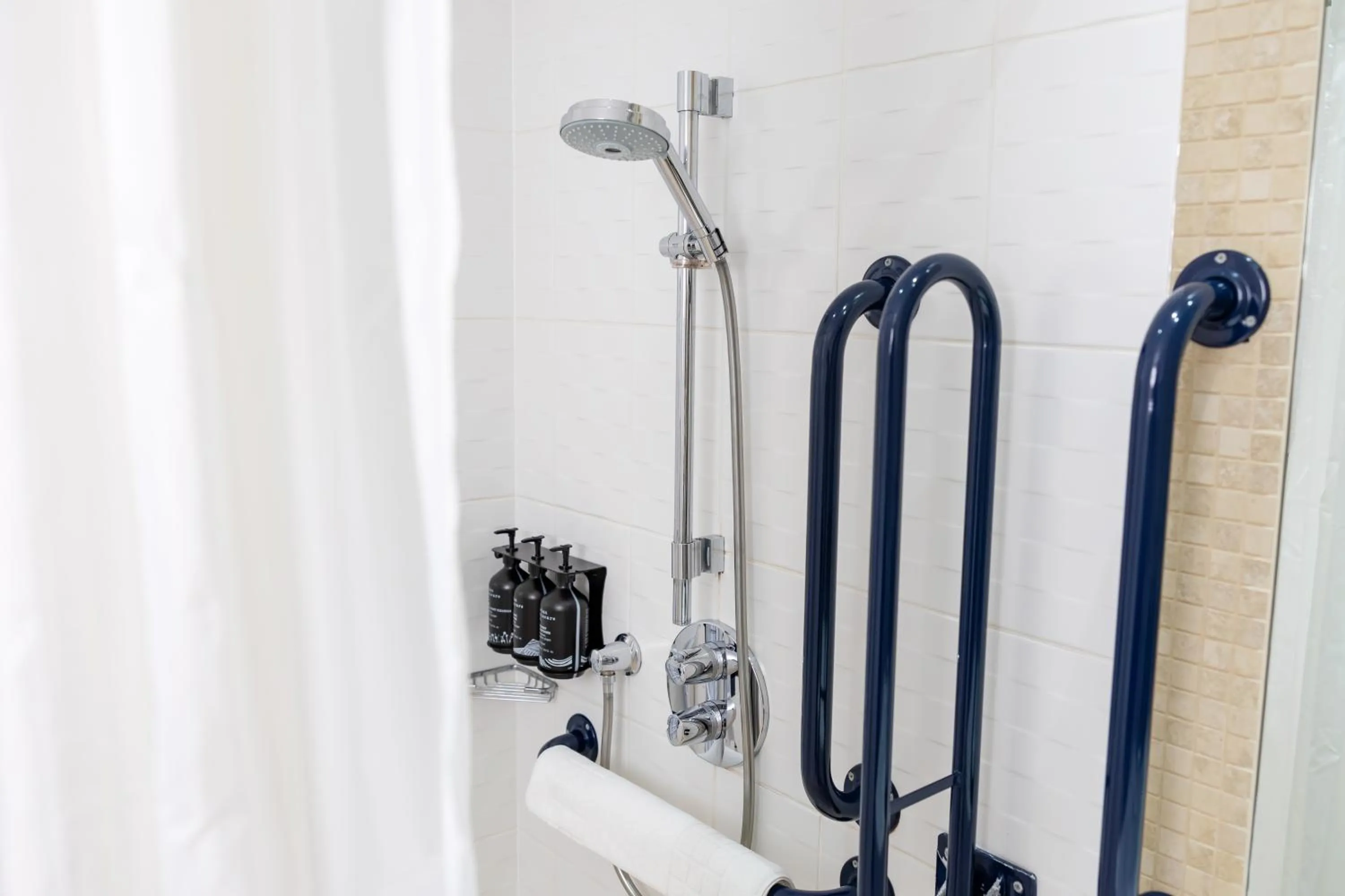 Bathroom in Holiday Inn Manchester-Mediacityuk by IHG