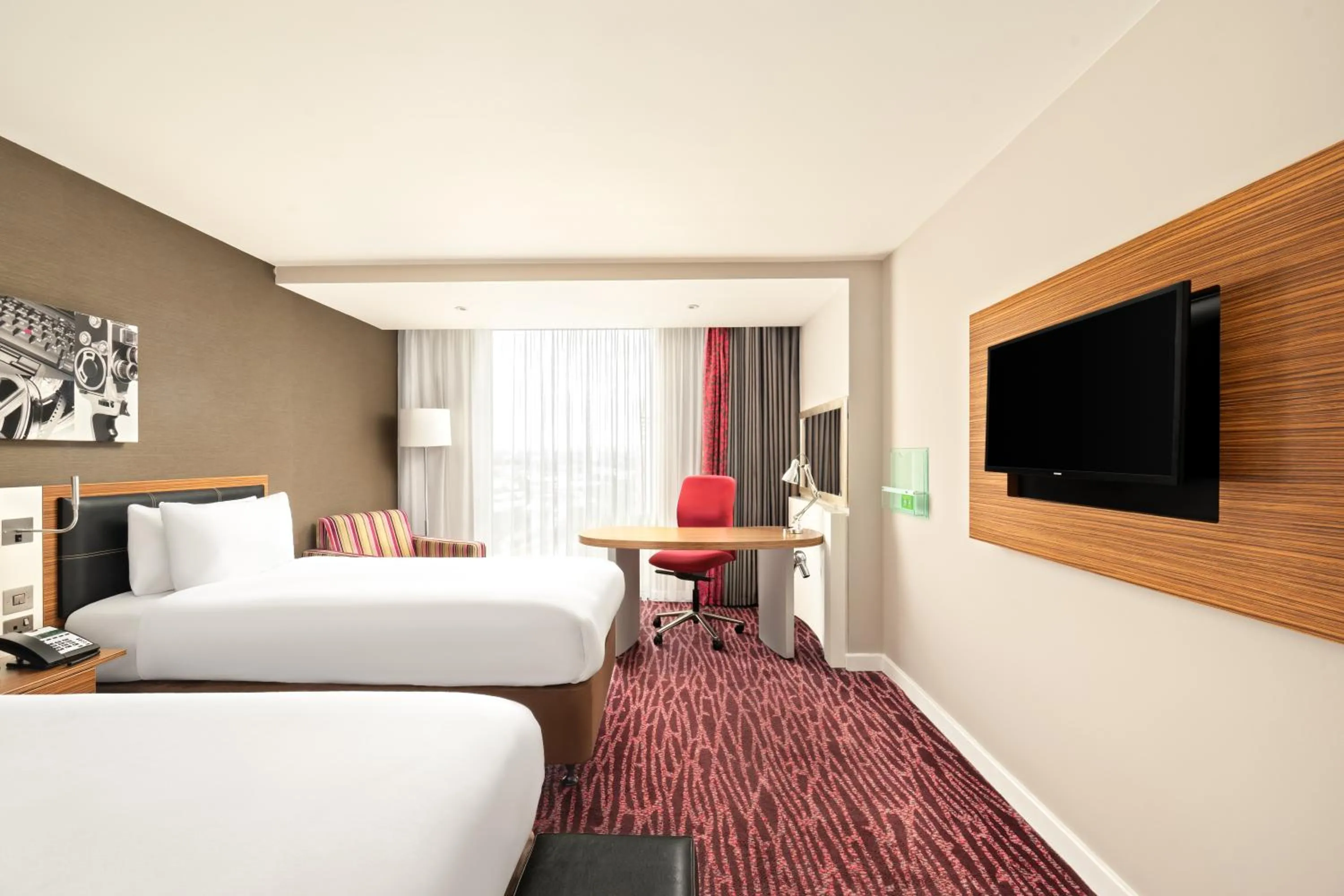 Bed in Holiday Inn Manchester-Mediacityuk by IHG