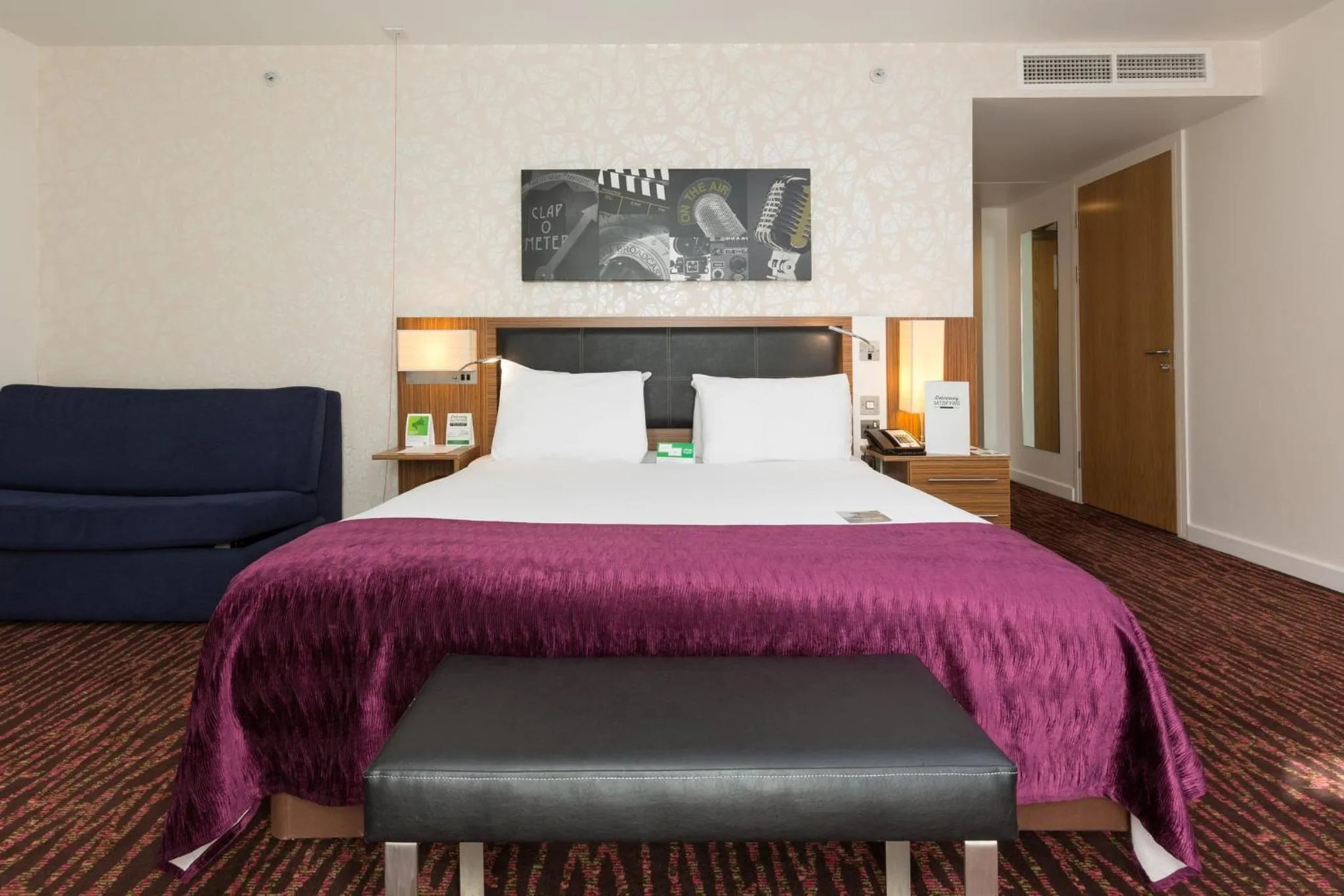 Photo of the whole room, Bed in Holiday Inn Manchester-Mediacityuk by IHG