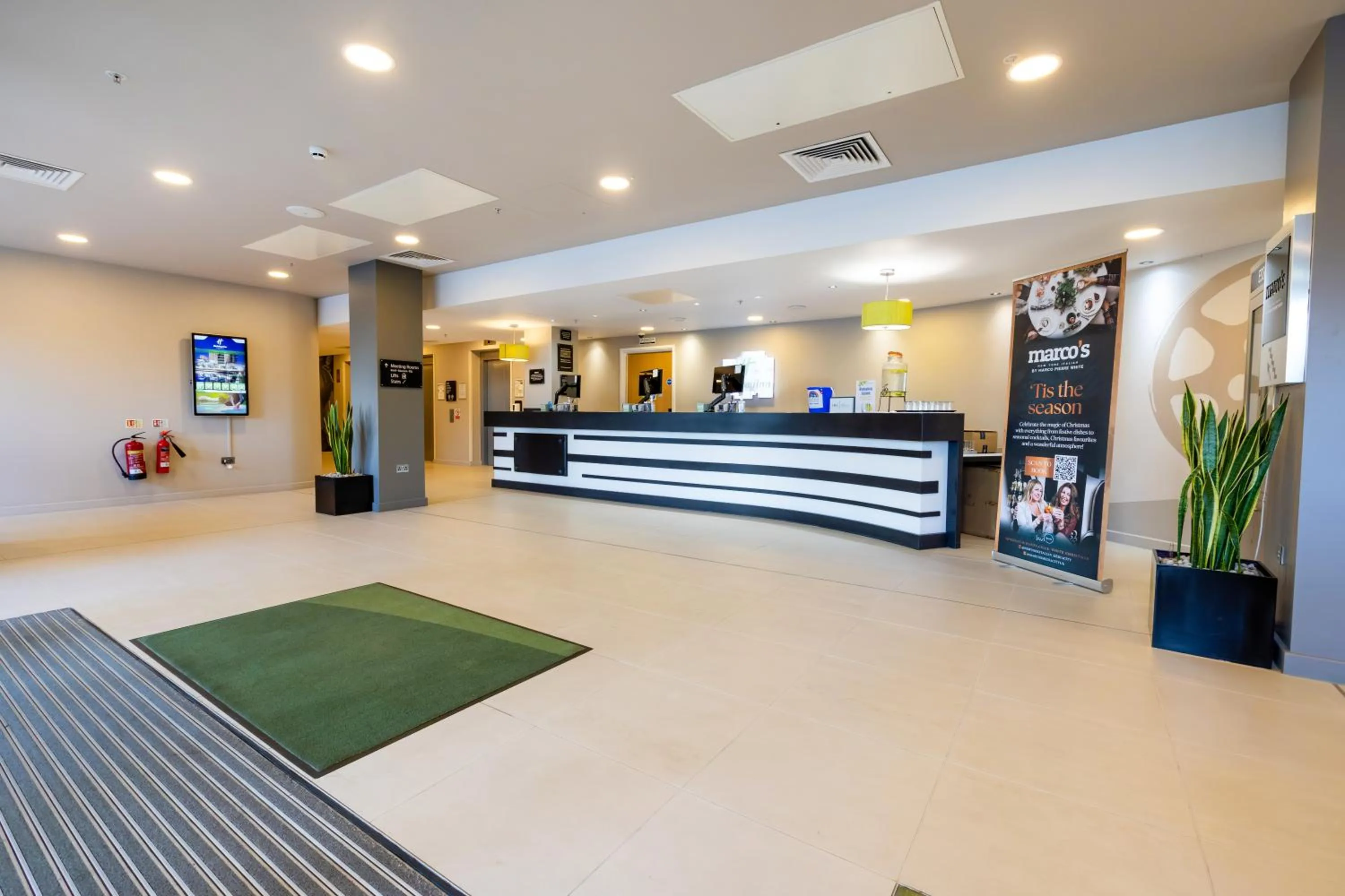 Lobby or reception in Holiday Inn Manchester-Mediacityuk by IHG
