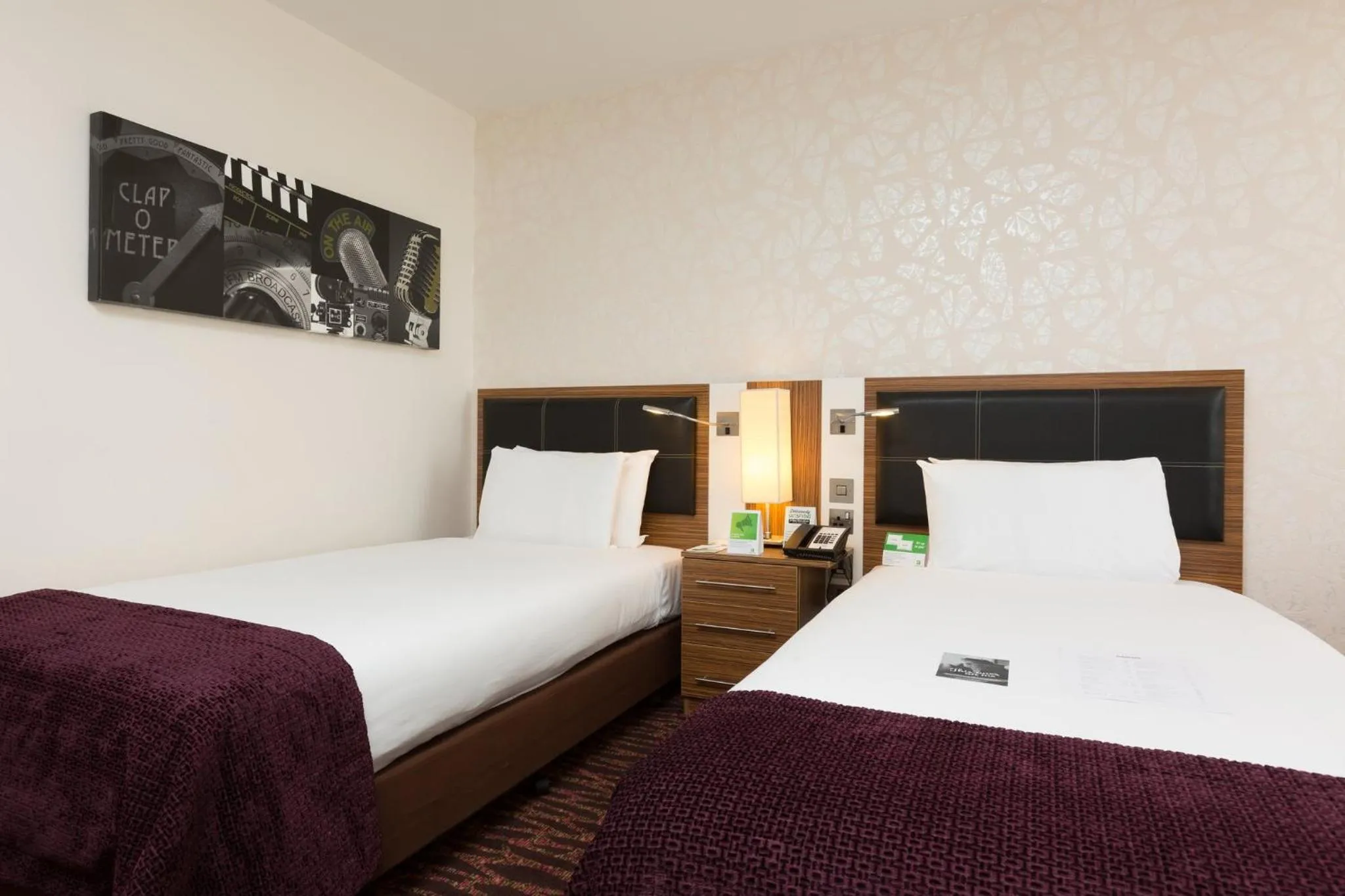 Photo of the whole room, Bed in Holiday Inn Manchester-Mediacityuk by IHG