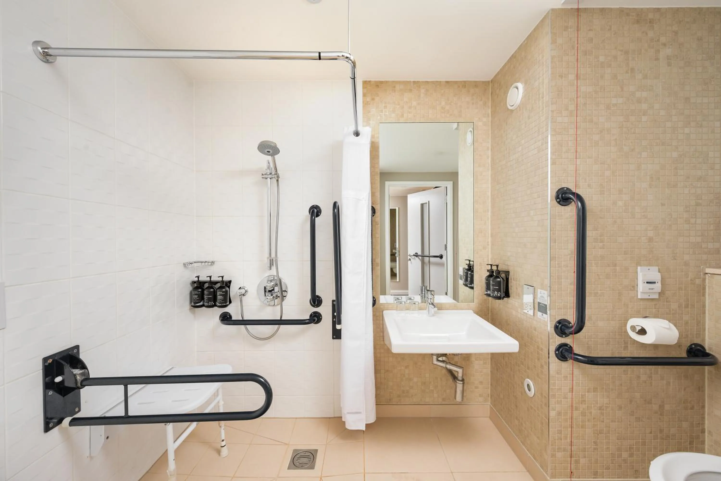 Shower in Holiday Inn Manchester-Mediacityuk by IHG