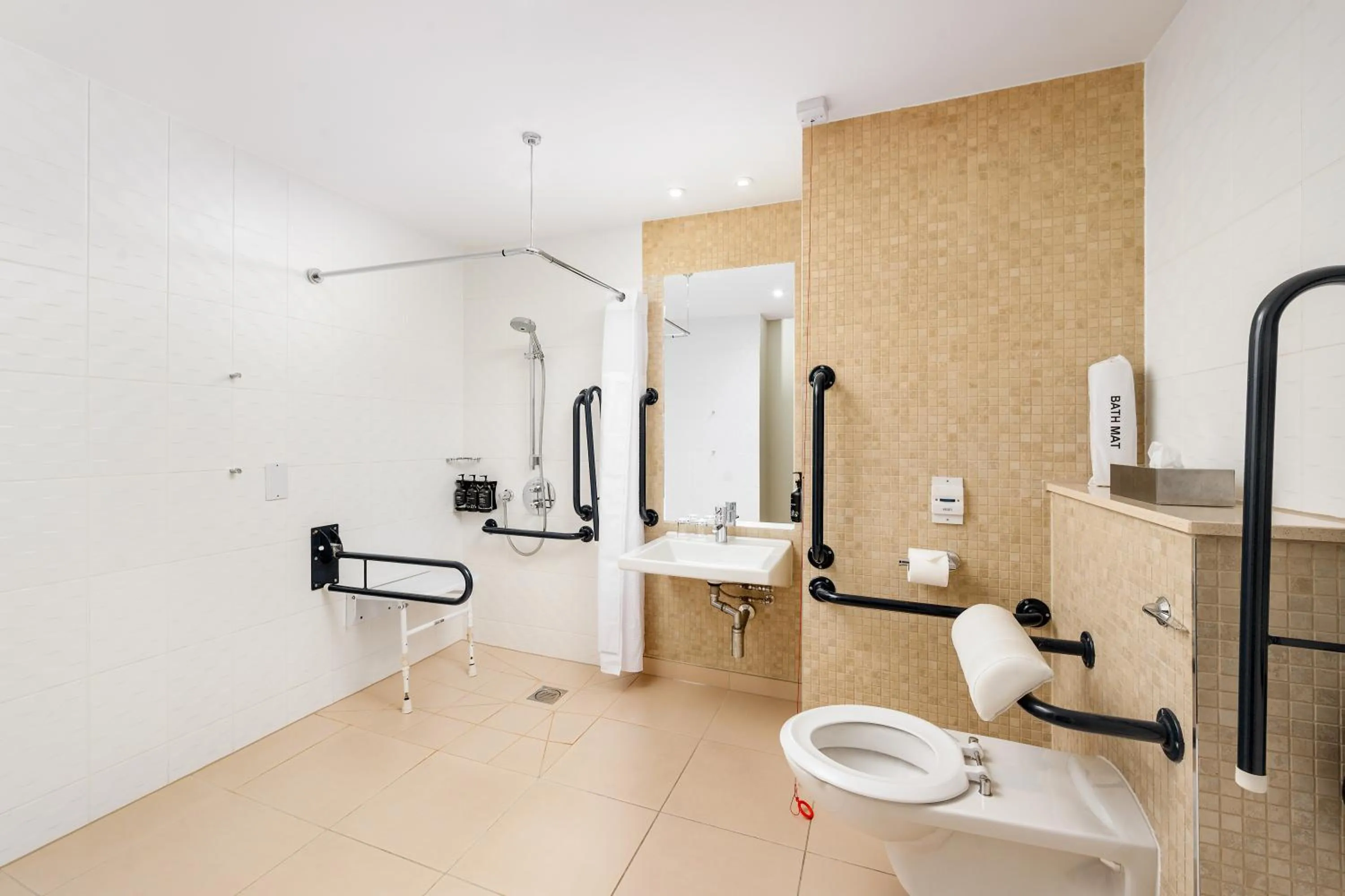 Shower in Holiday Inn Manchester-Mediacityuk by IHG