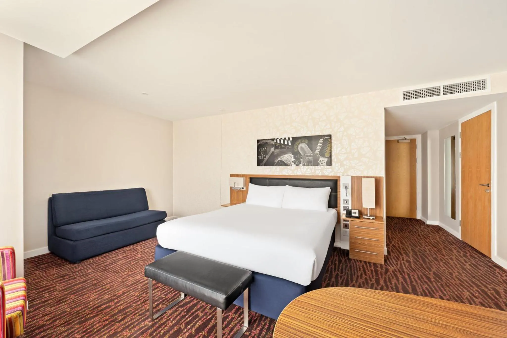 Photo of the whole room, Bed in Holiday Inn Manchester-Mediacityuk by IHG
