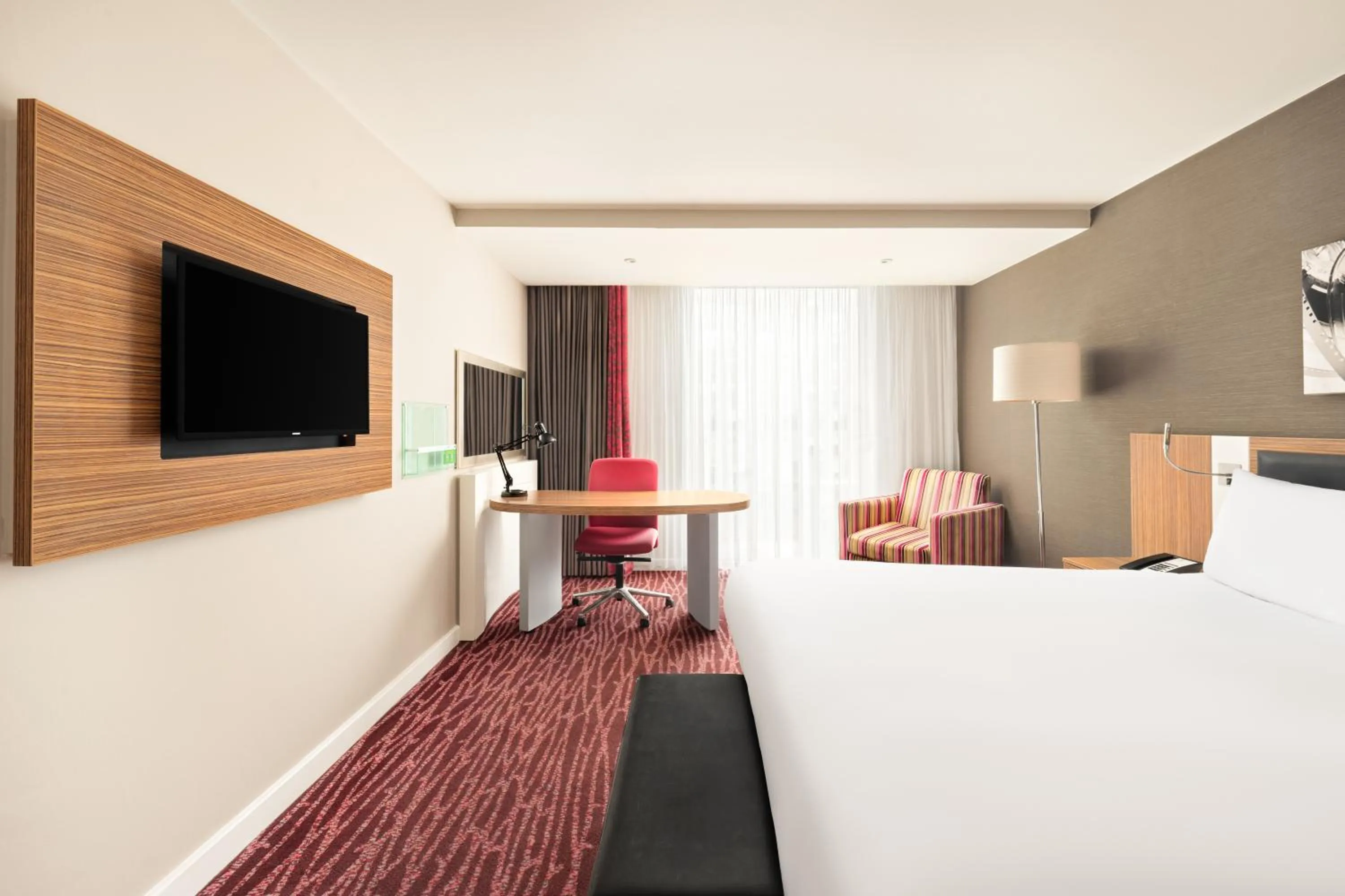 Bed in Holiday Inn Manchester-Mediacityuk by IHG