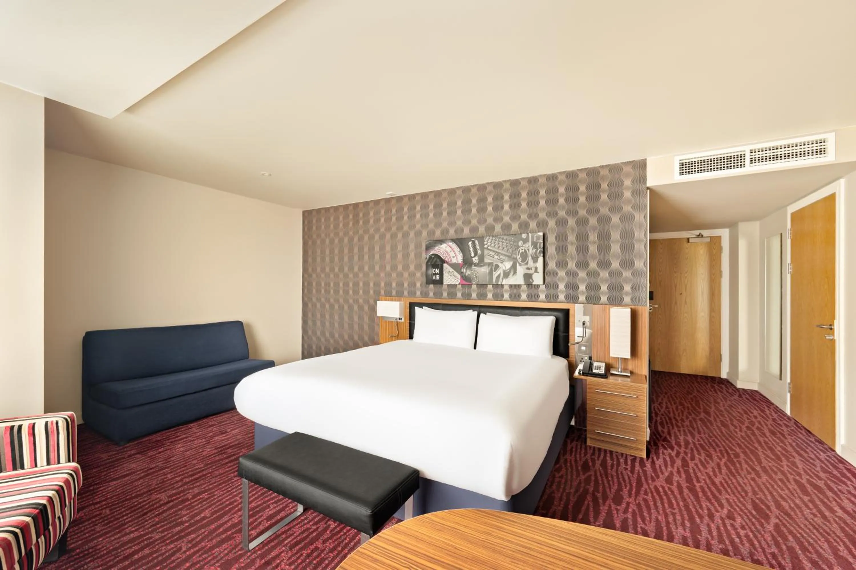 Bed in Holiday Inn Manchester-Mediacityuk by IHG