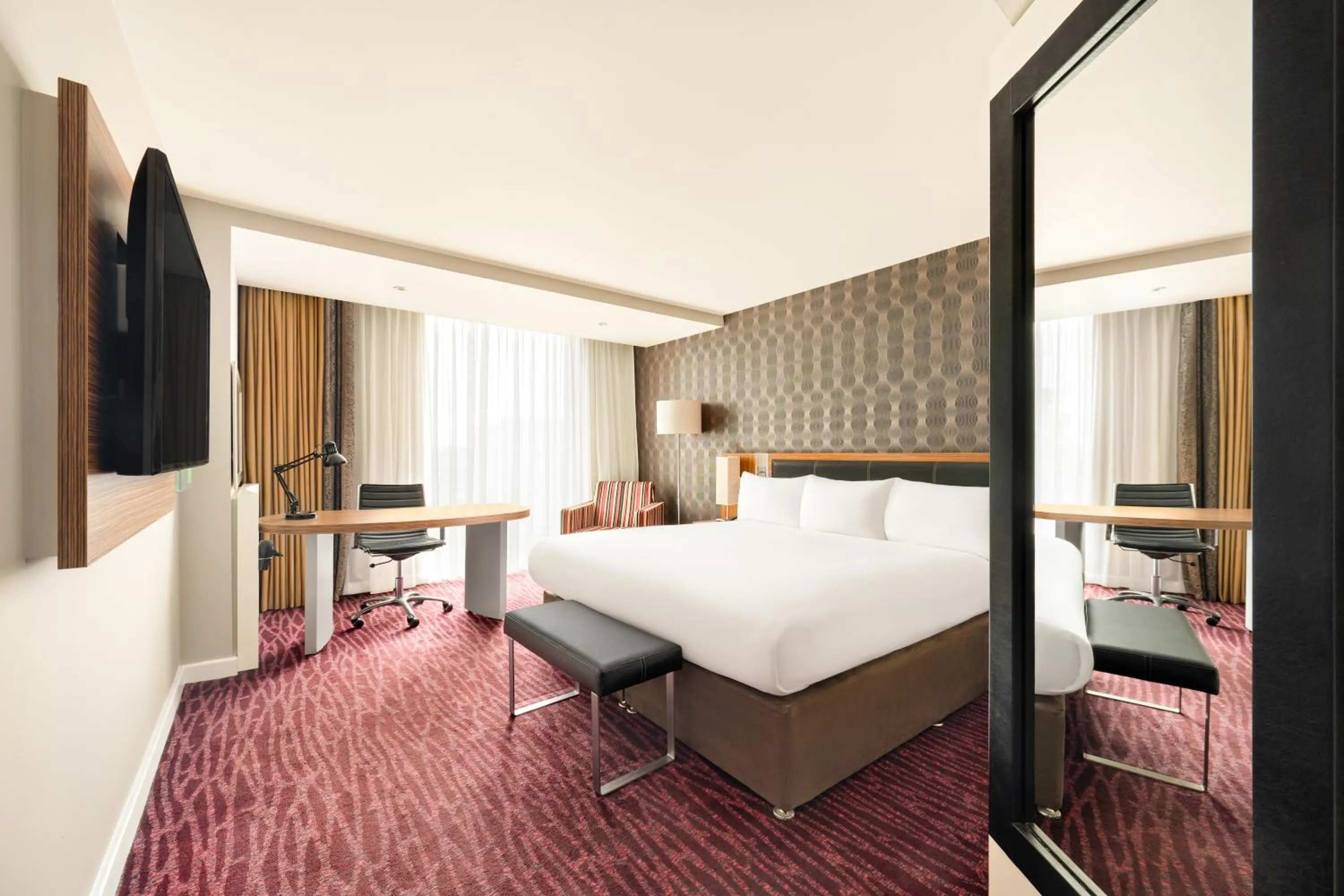 Bed in Holiday Inn Manchester-Mediacityuk by IHG