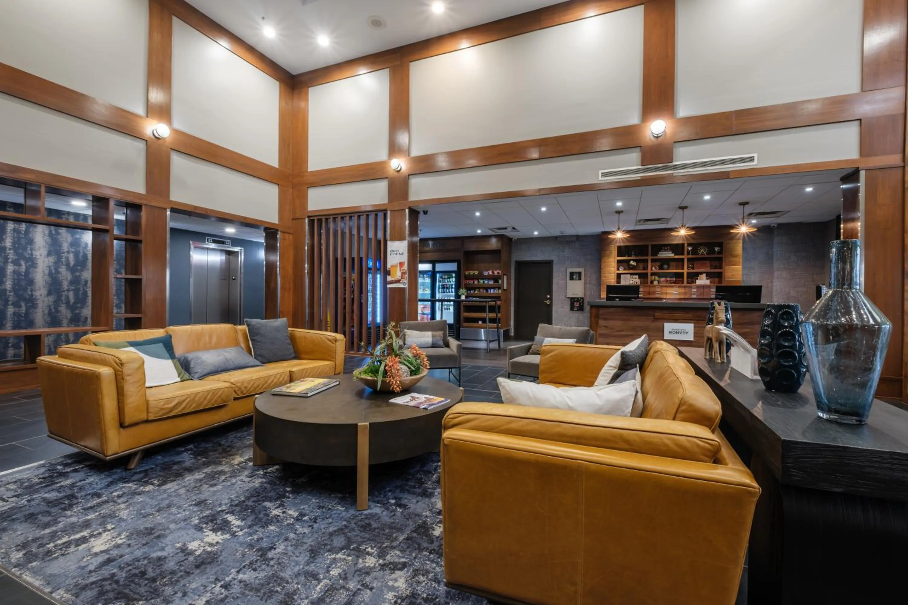 Lobby or reception in Four Points by Sheraton Louisville Airport