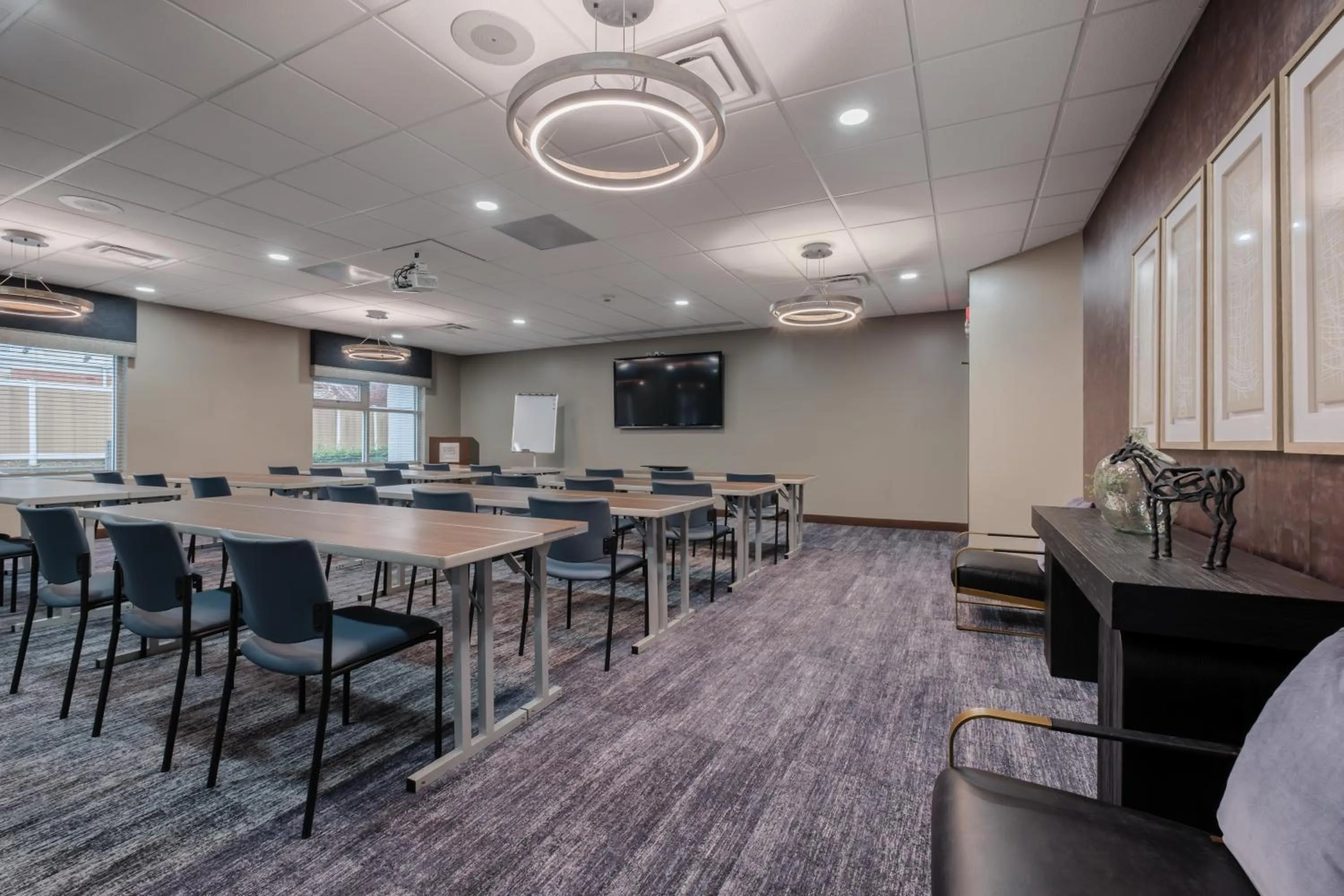 Meeting/conference room in Four Points by Sheraton Louisville Airport