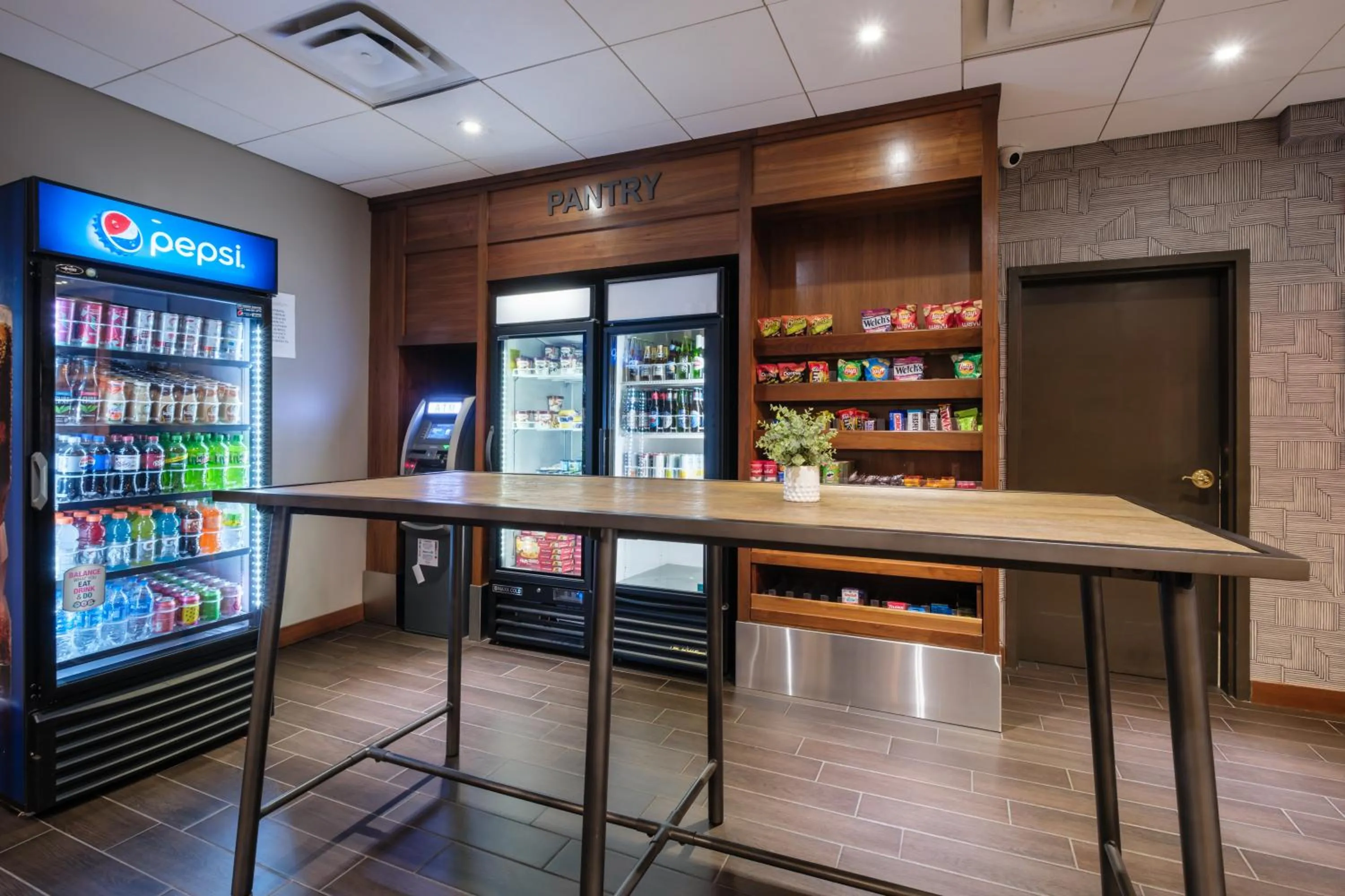 Food and drinks in Four Points by Sheraton Louisville Airport