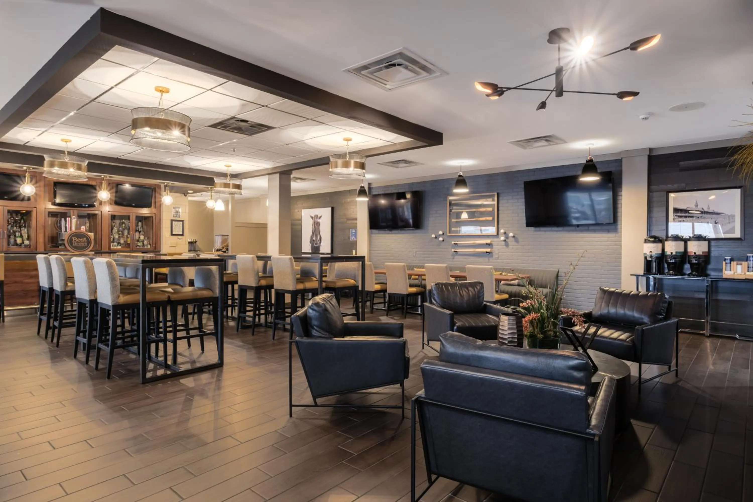 Restaurant/places to eat in Four Points by Sheraton Louisville Airport