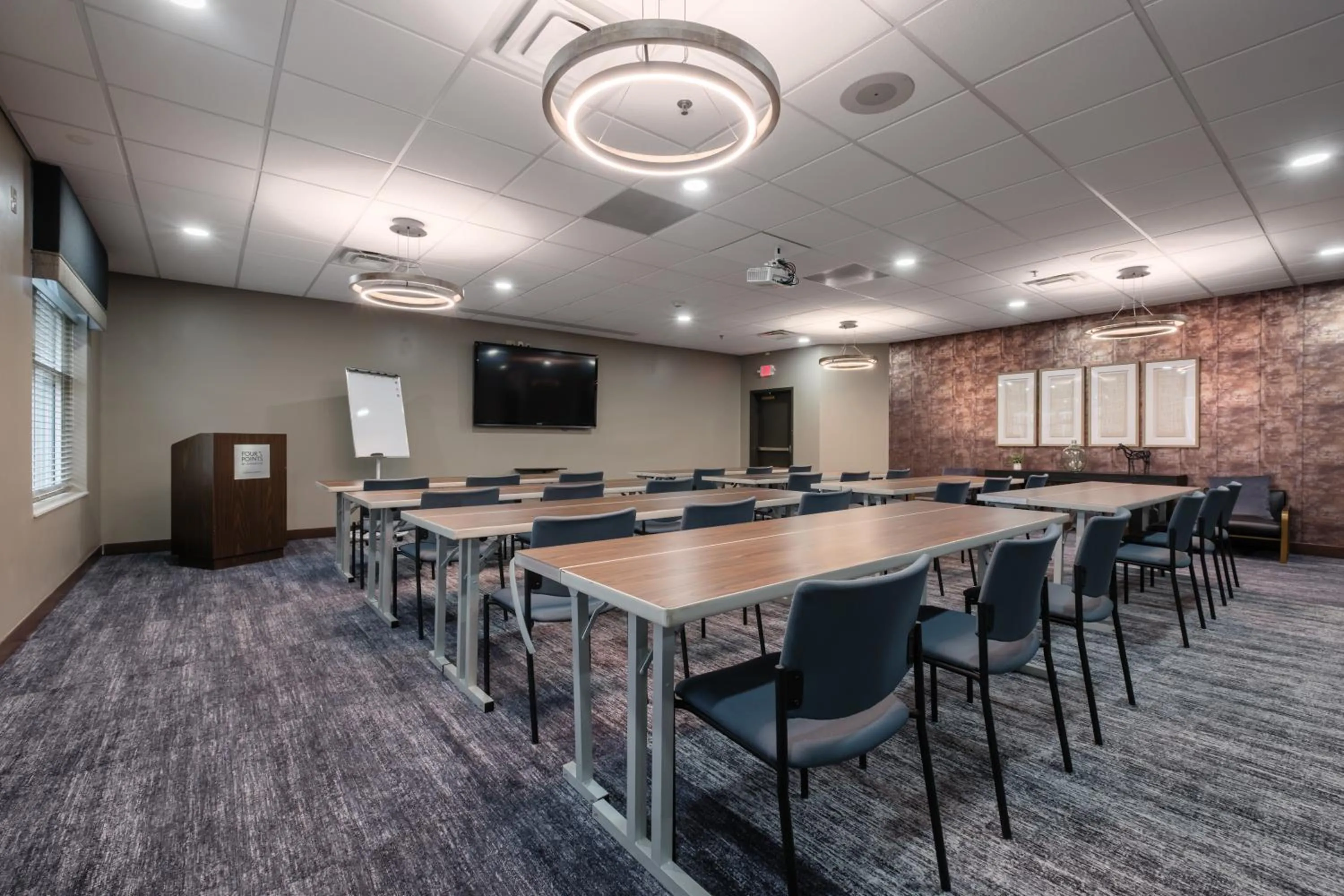 Meeting/conference room in Four Points by Sheraton Louisville Airport