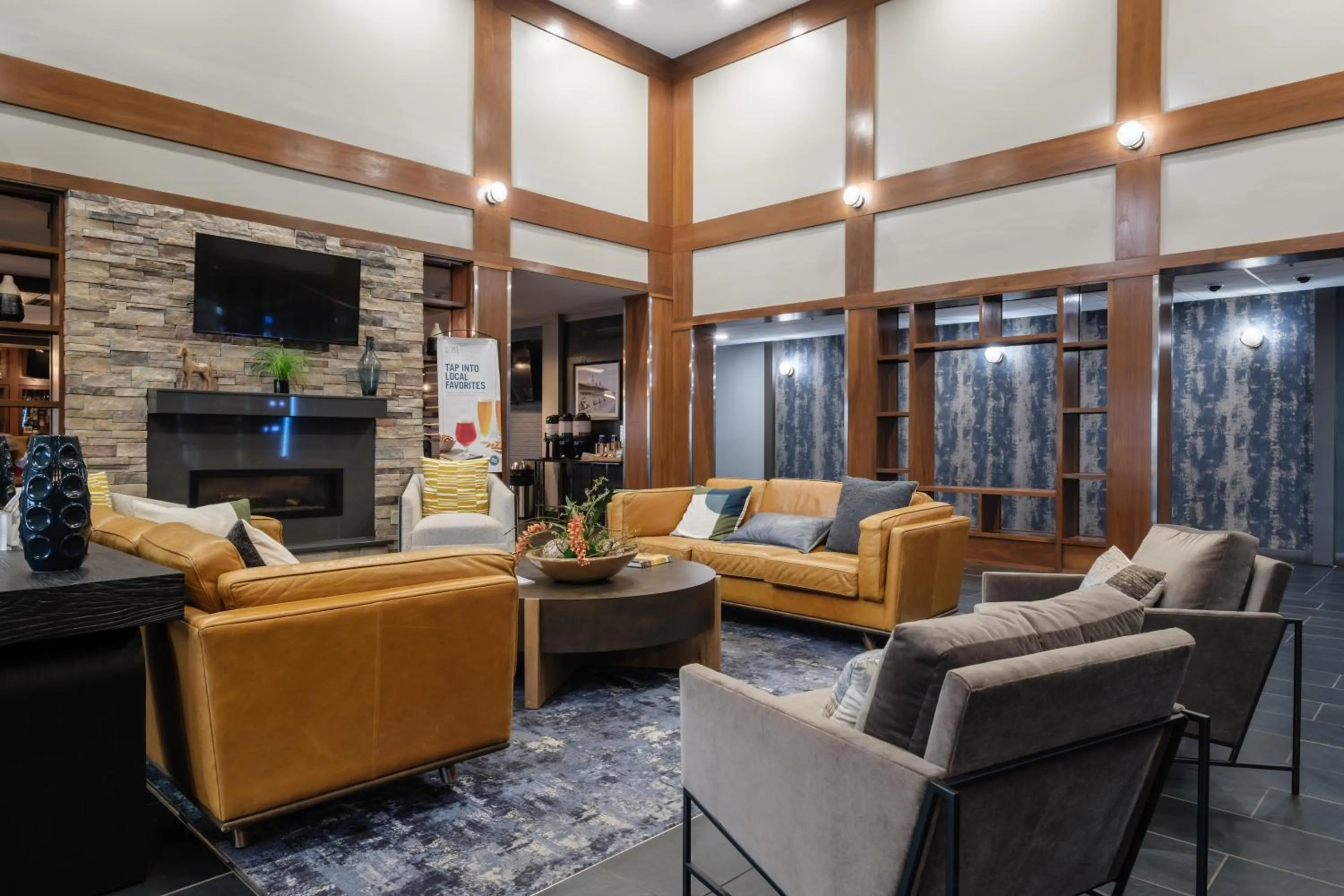Lobby or reception in Four Points by Sheraton Louisville Airport