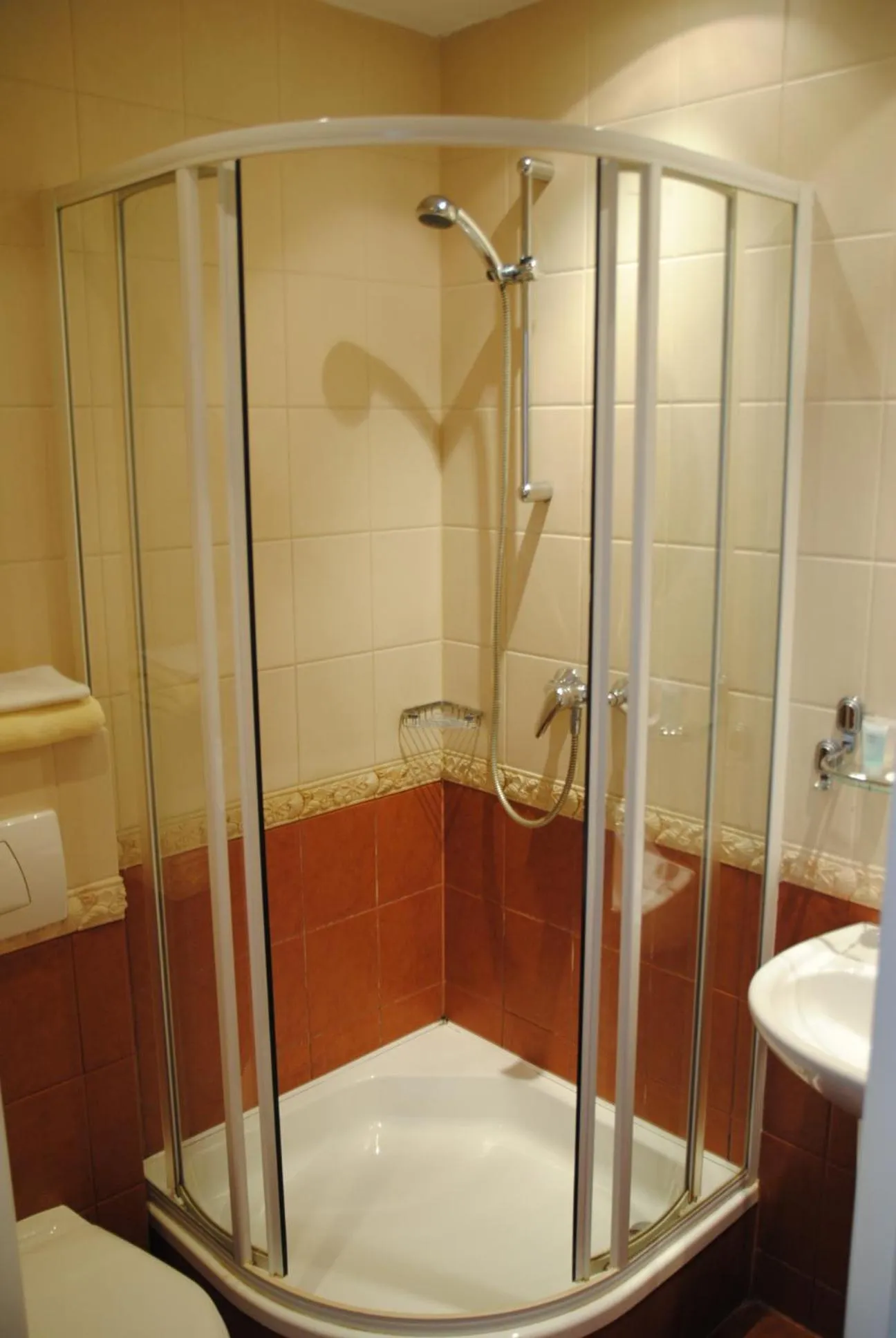 Shower in Hotel Restaurant Boss