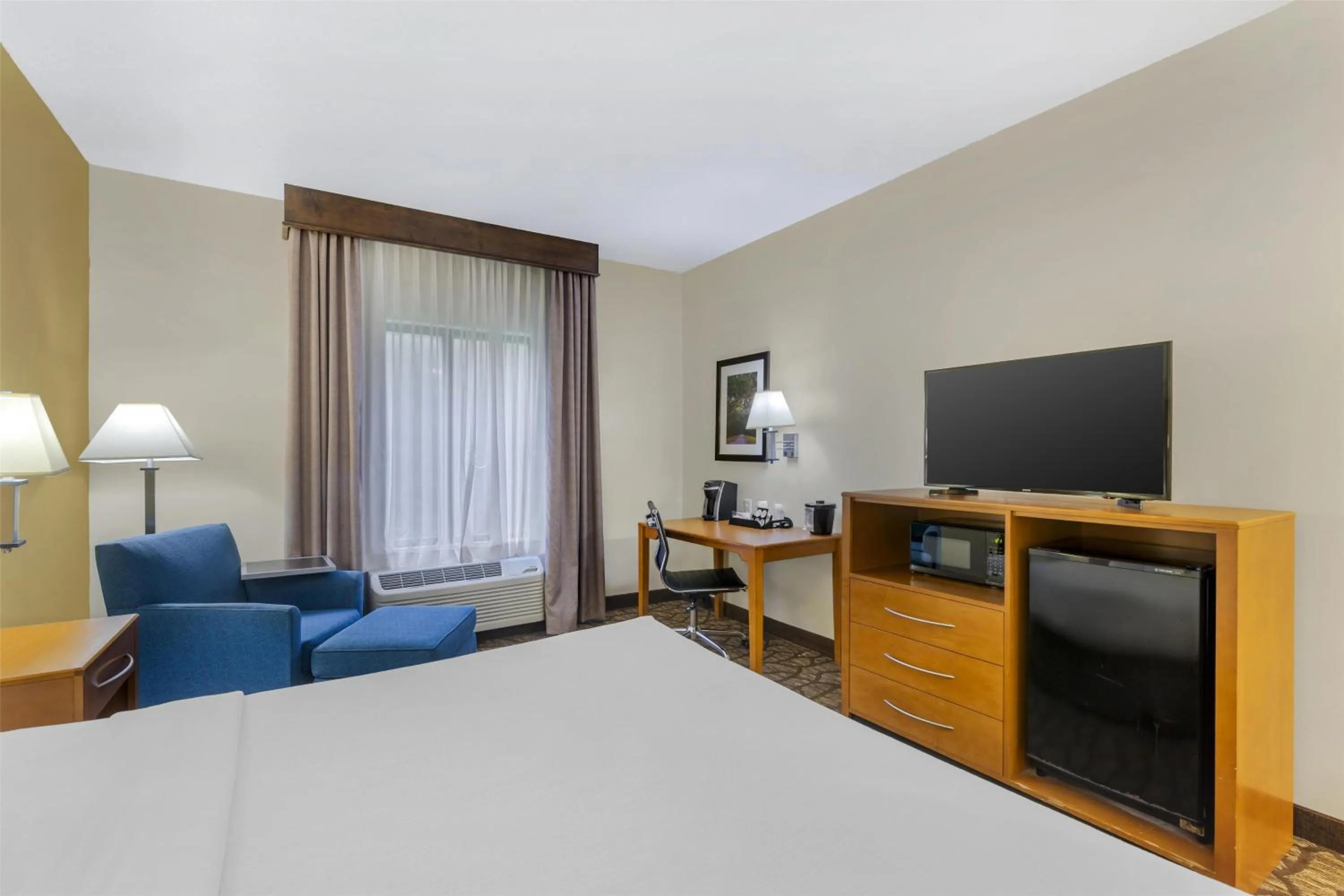 Bedroom, Bed in Best Western Plus Richmond Hill Inn