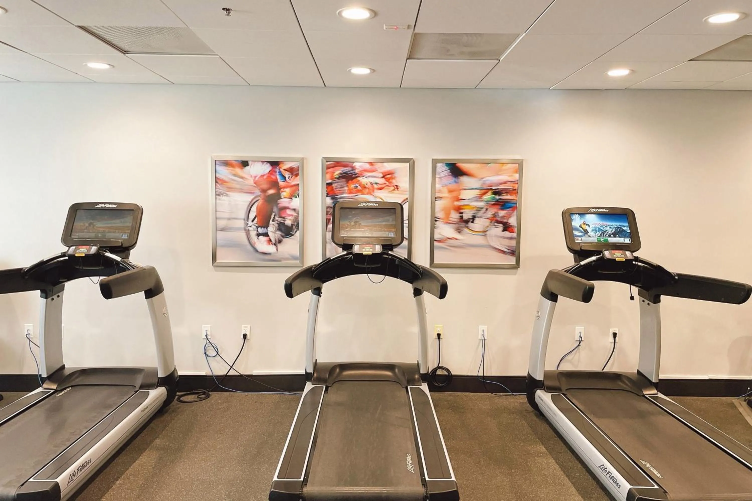 Fitness centre/facilities in Marin Hilltop Hotel