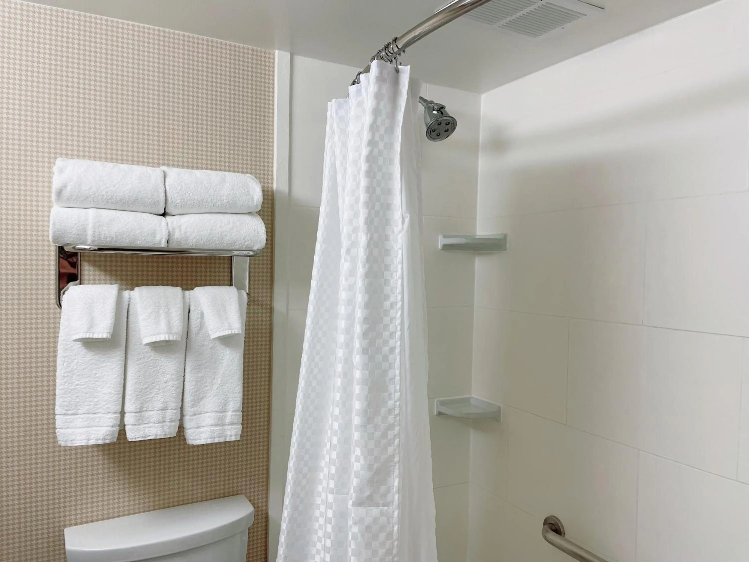 Shower in Four Points by Sheraton San Rafael Marin County