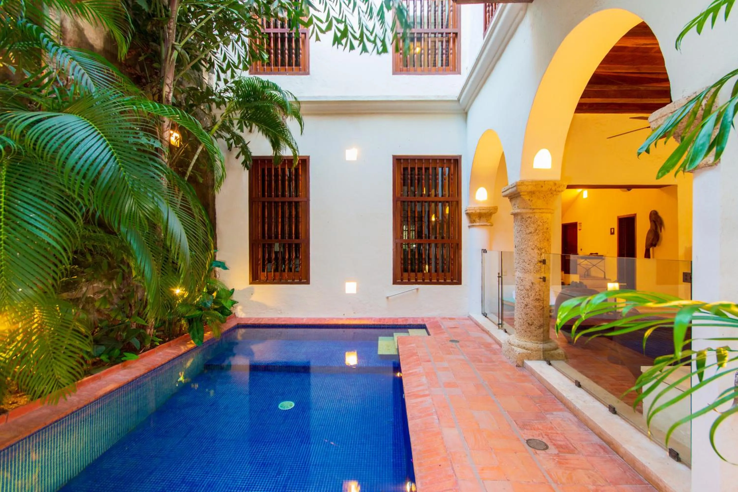 Swimming pool in Hotel Quadrifolio