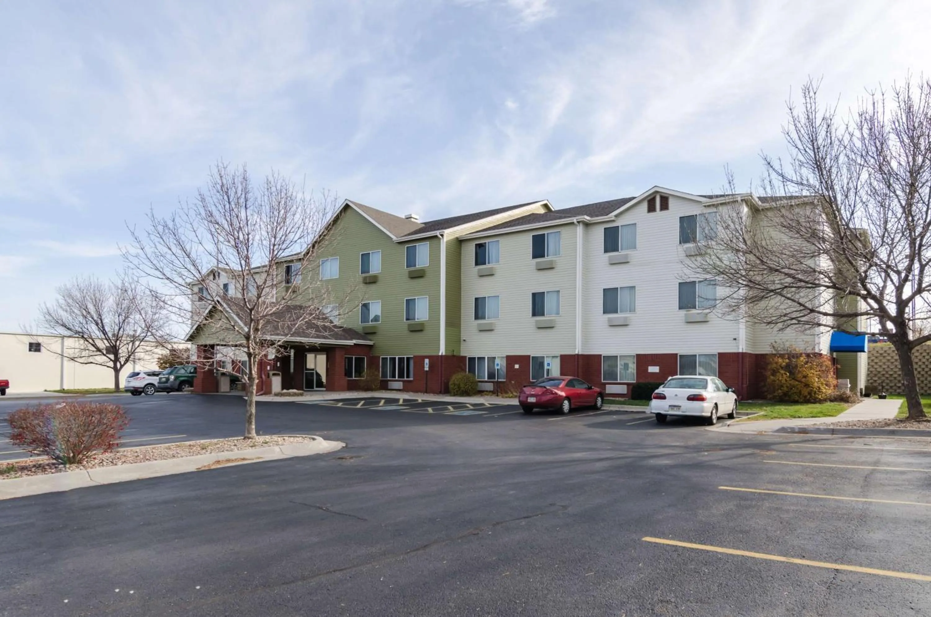Property building in Motel 6-Lincoln, NE