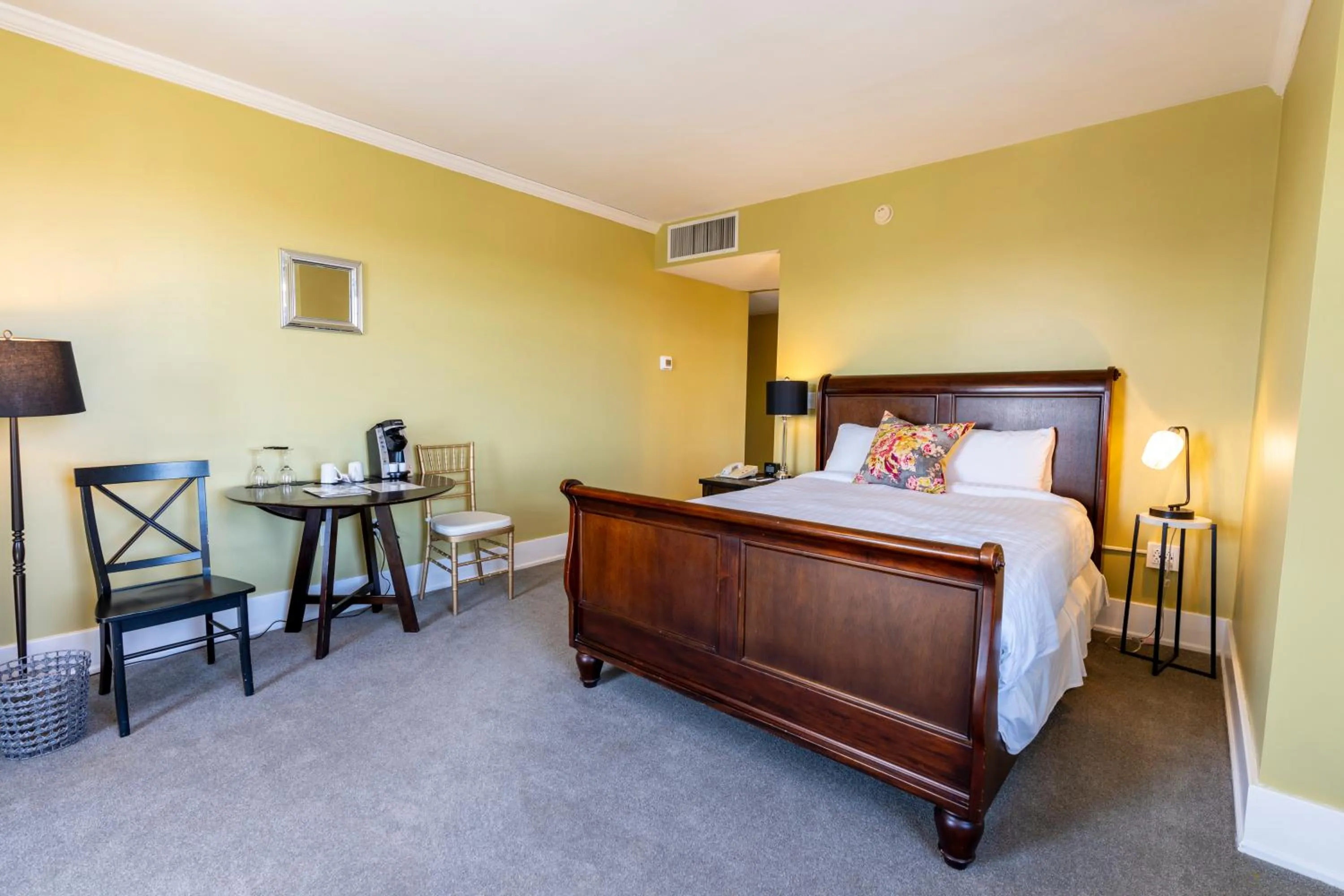 Bed in Inn on Broadway