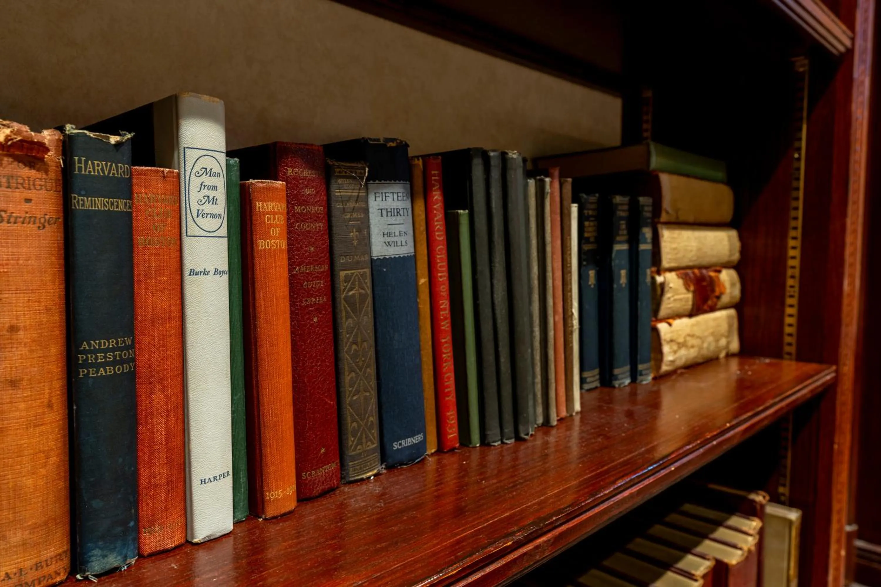 Library in Inn on Broadway