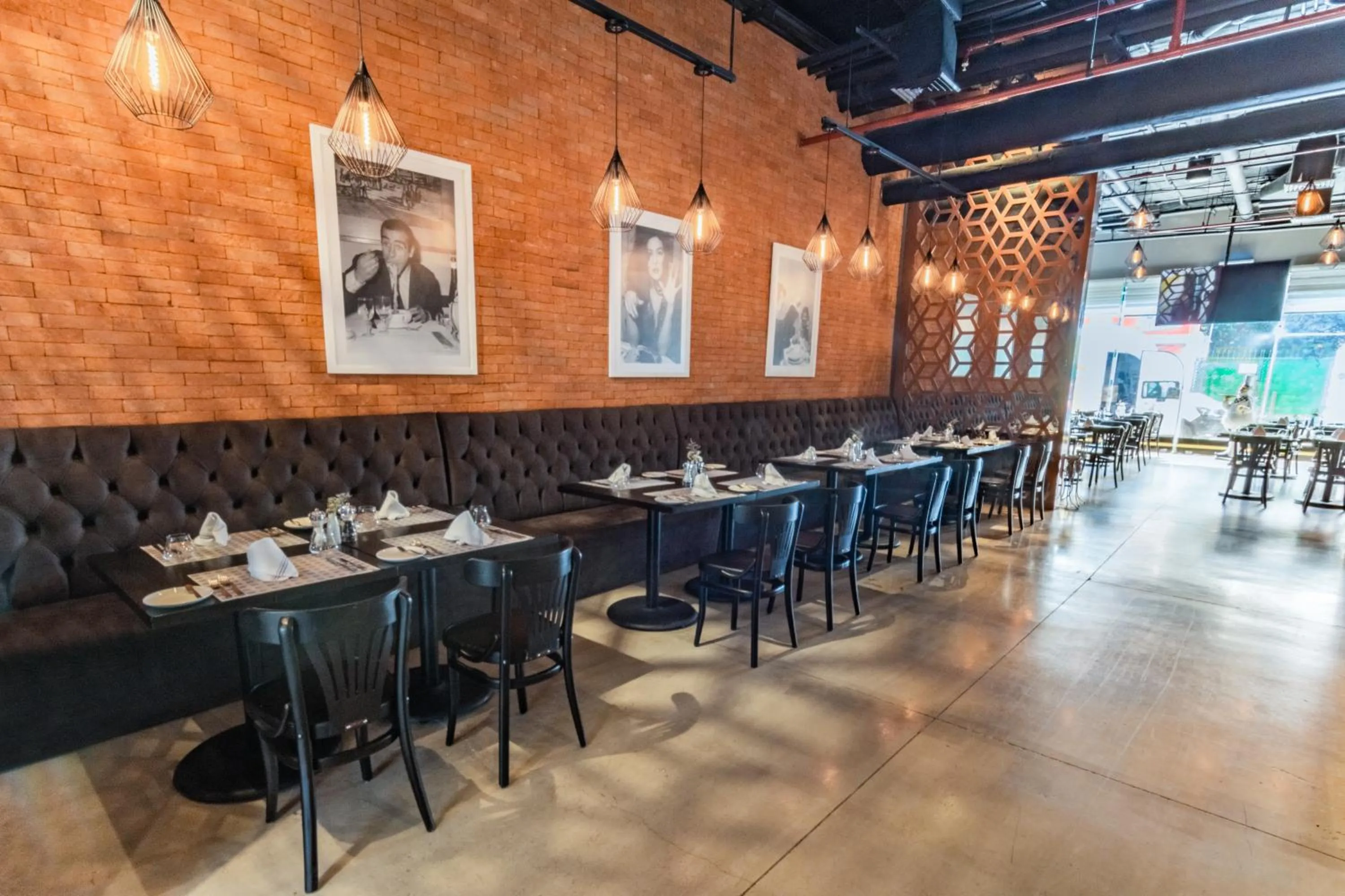 Restaurant/places to eat in The Fives Downtown Hotel & Residences, Curio Collection by Hilton