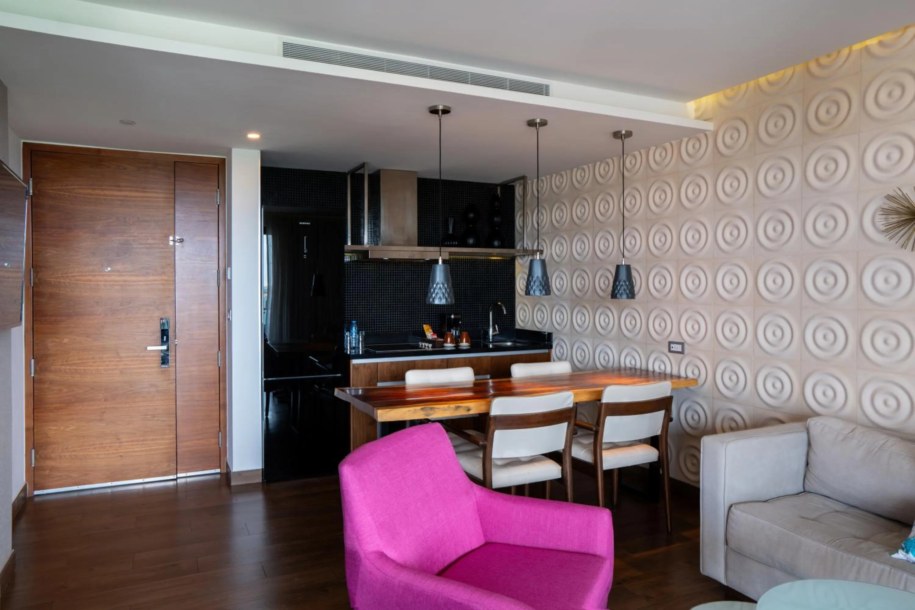 Kitchen or kitchenette in The Fives Downtown Hotel & Residences, Curio Collection by Hilton
