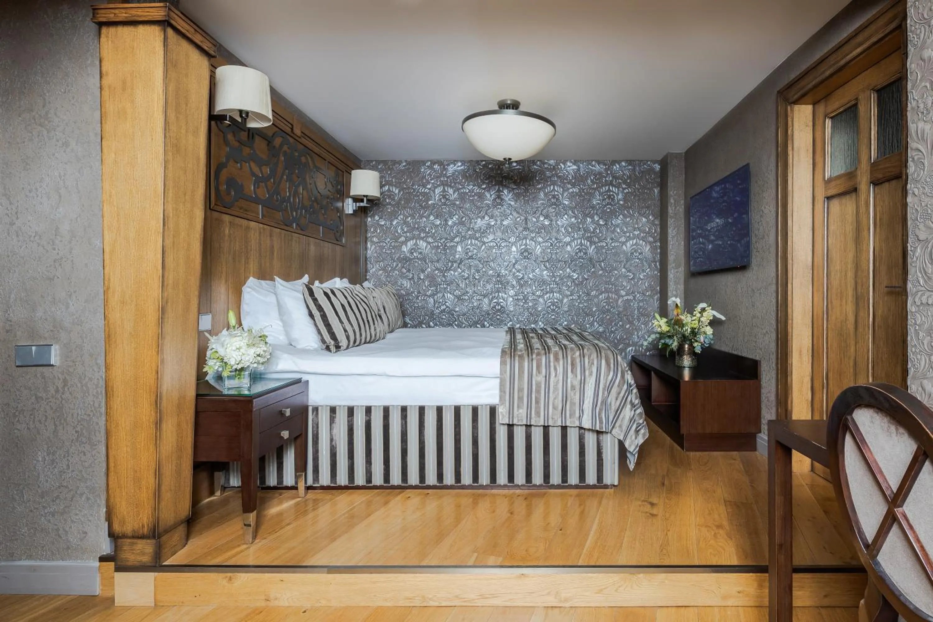 Photo of the whole room, Bed in Eurostars Metropole