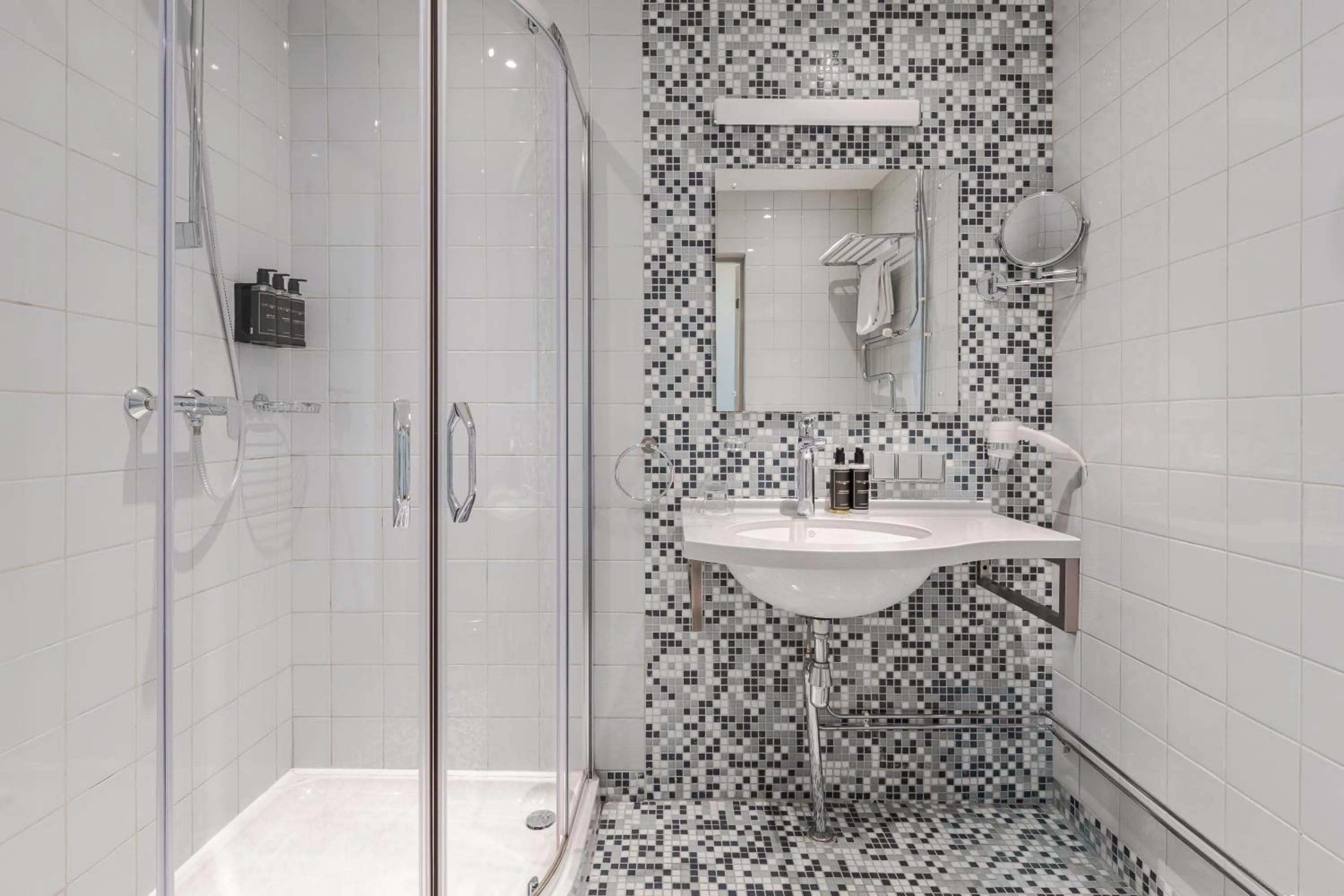 Bathroom in Eurostars Metropole