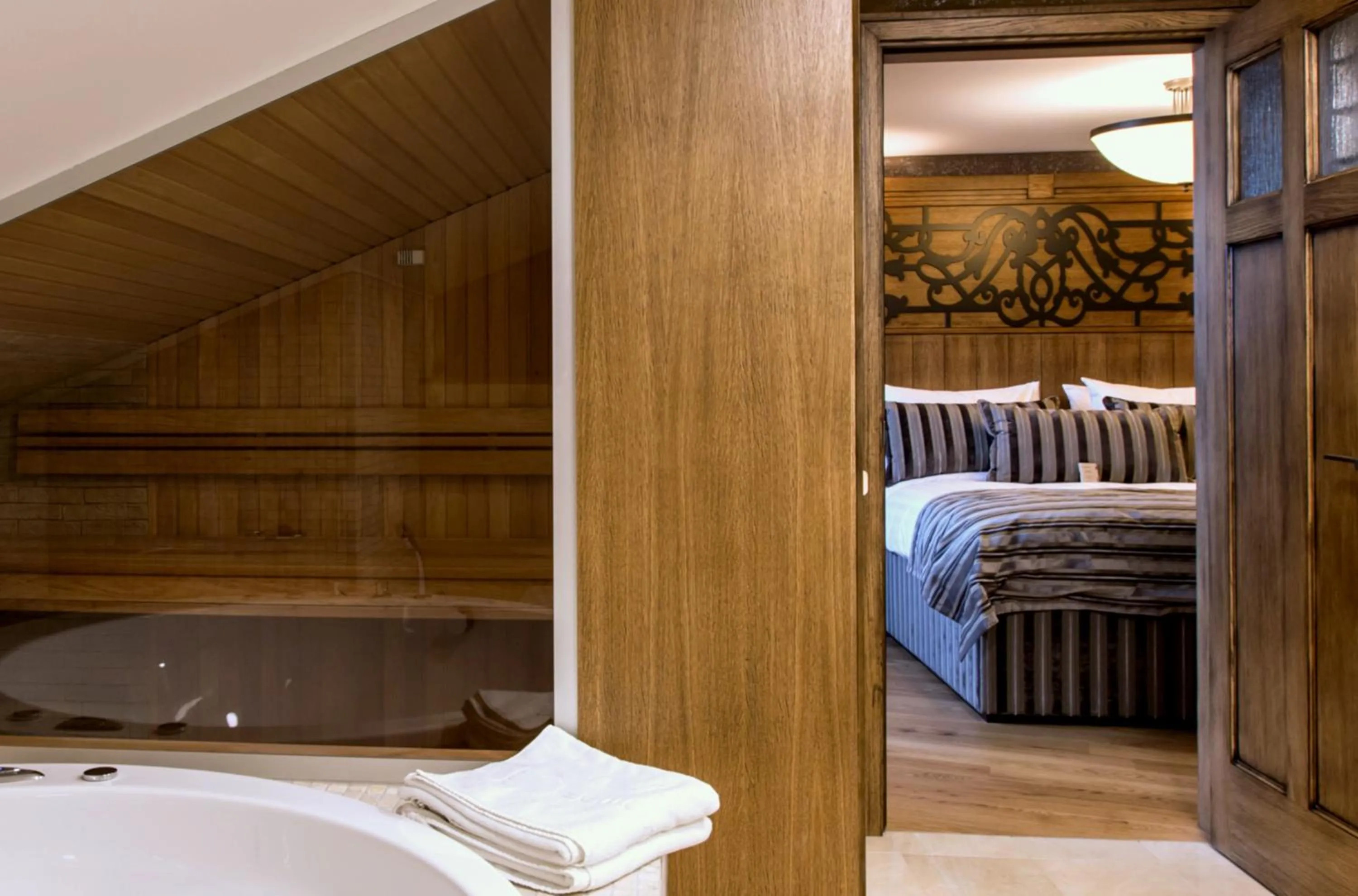 Suite with Sauna in Eurostars Metropole