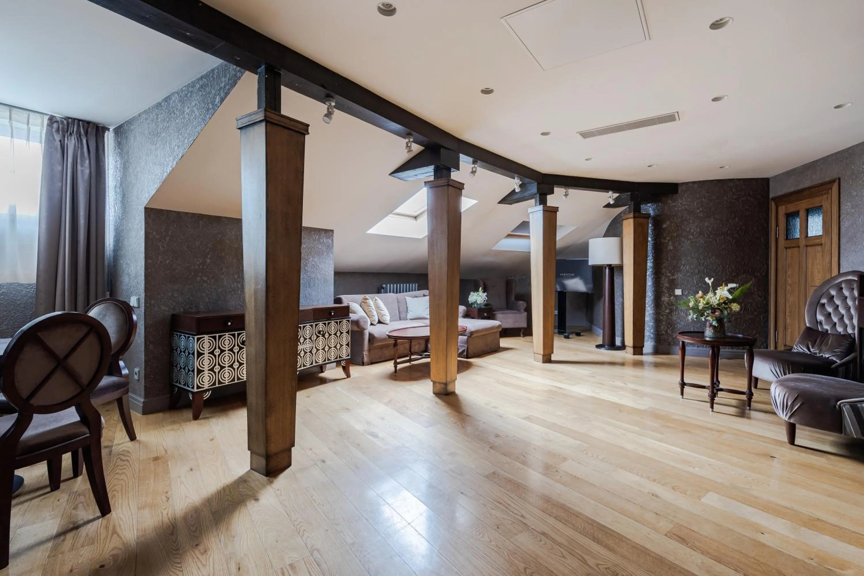 Seating area in Eurostars Metropole