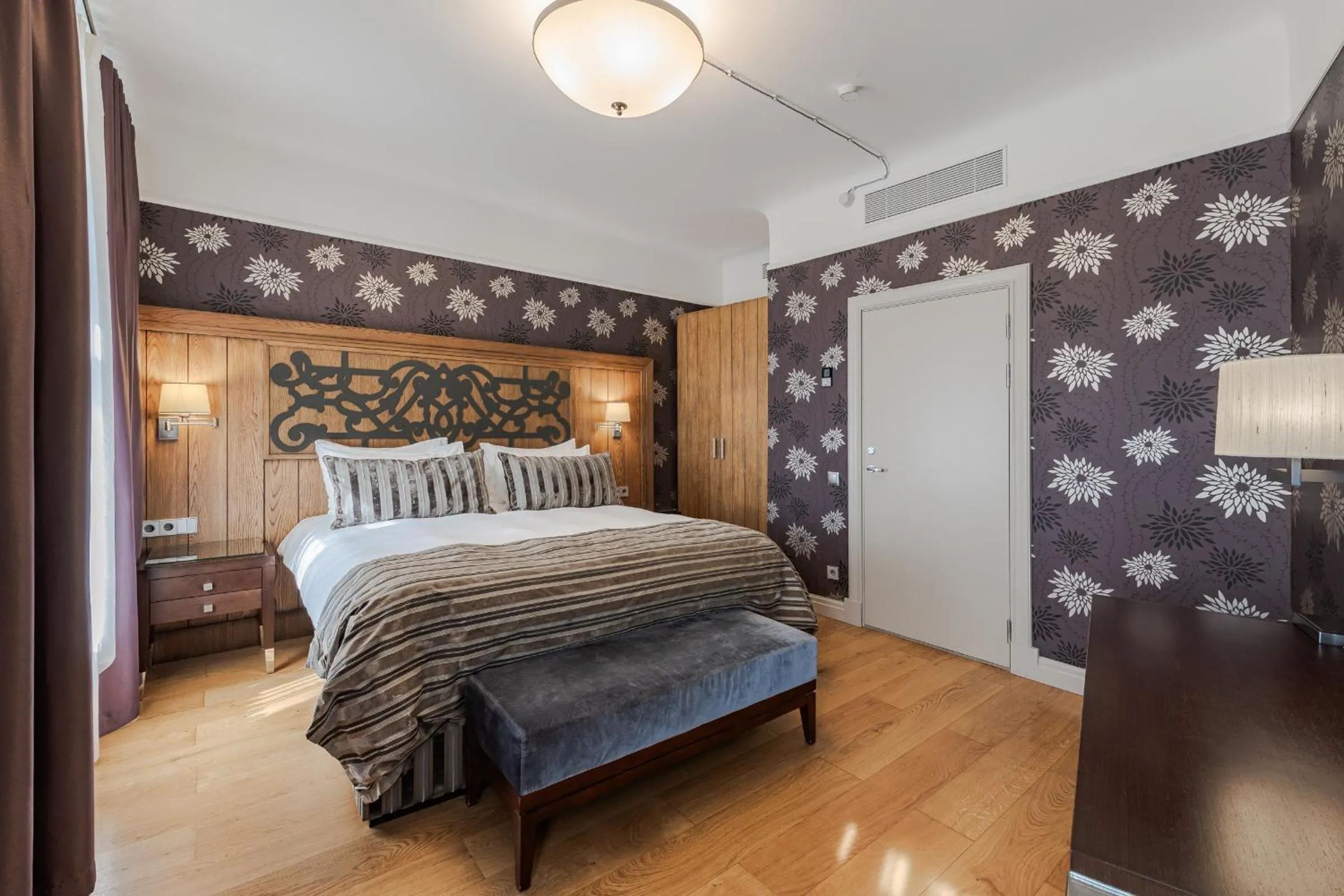 Bed in Eurostars Metropole